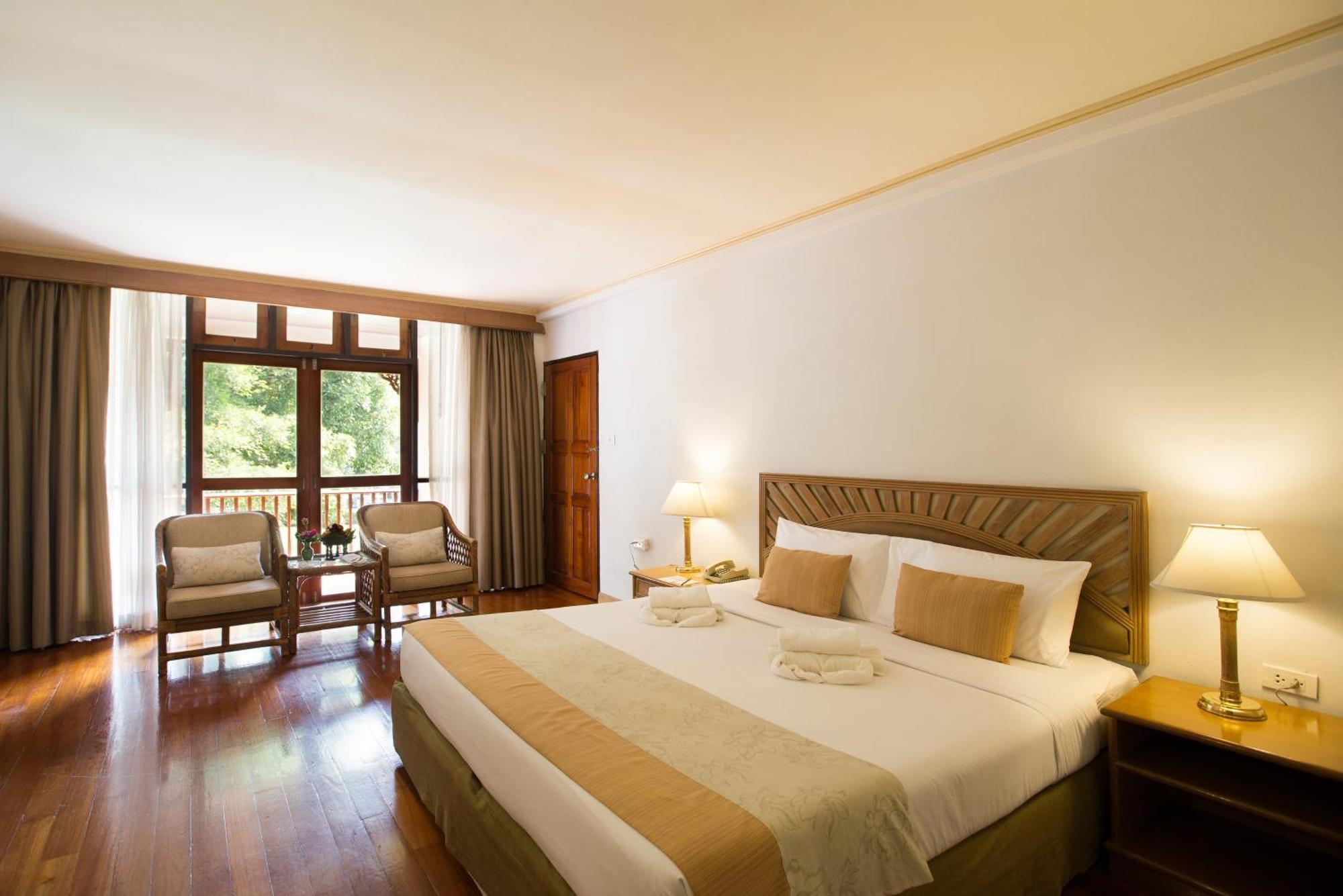 Deluxe Double or Twin Room Pool View
