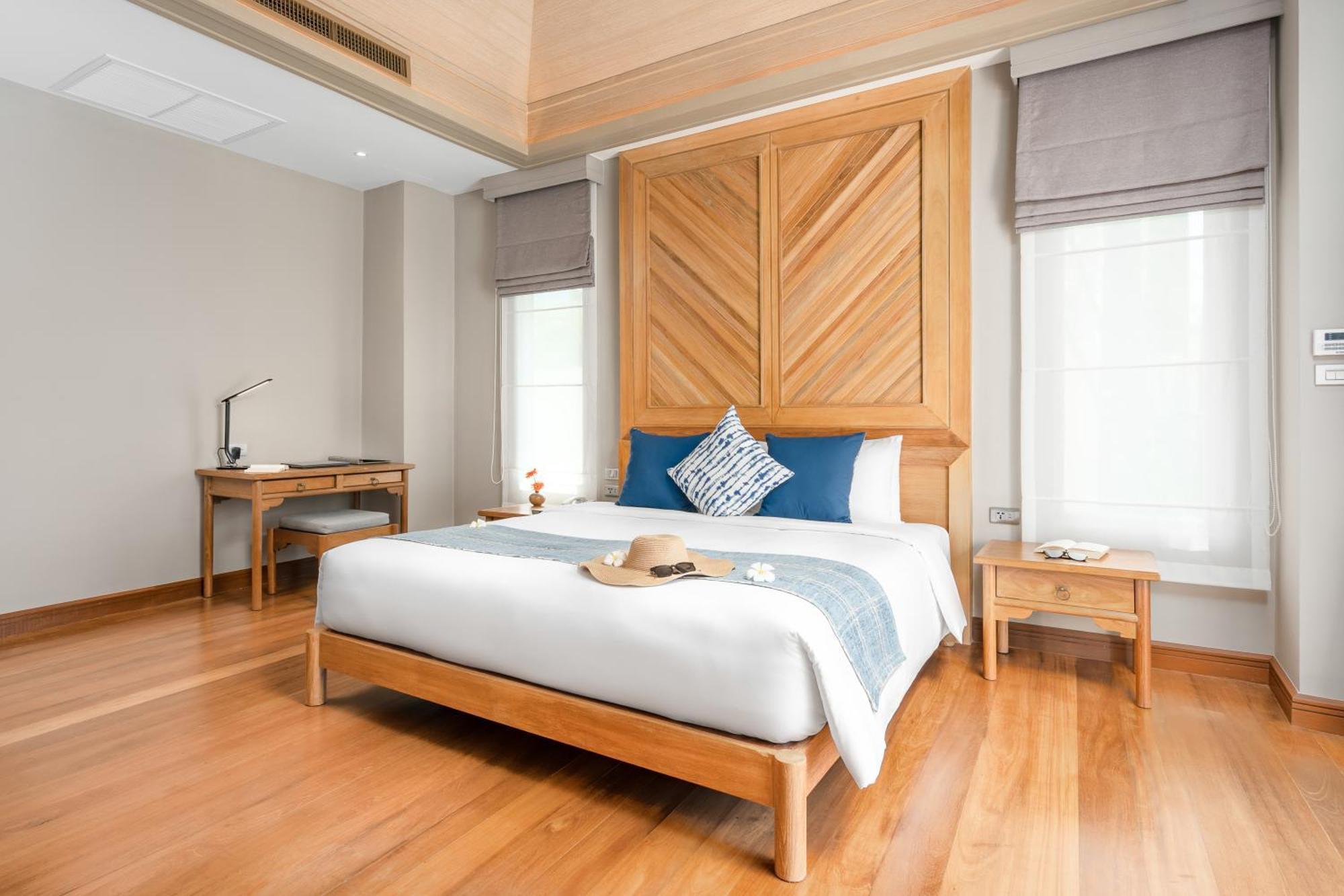 2 Bedrooms Beachfront Pool Villa