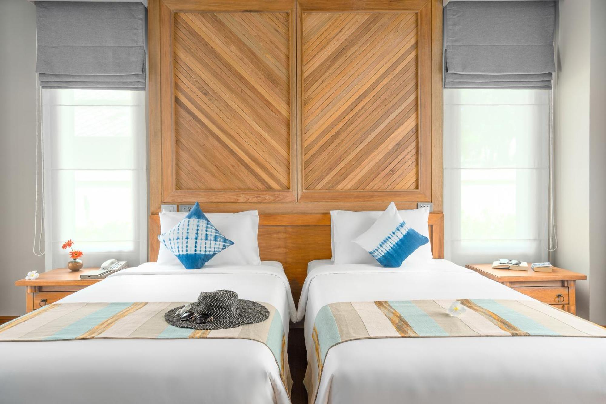 2 Bedrooms Beachfront Pool Villa