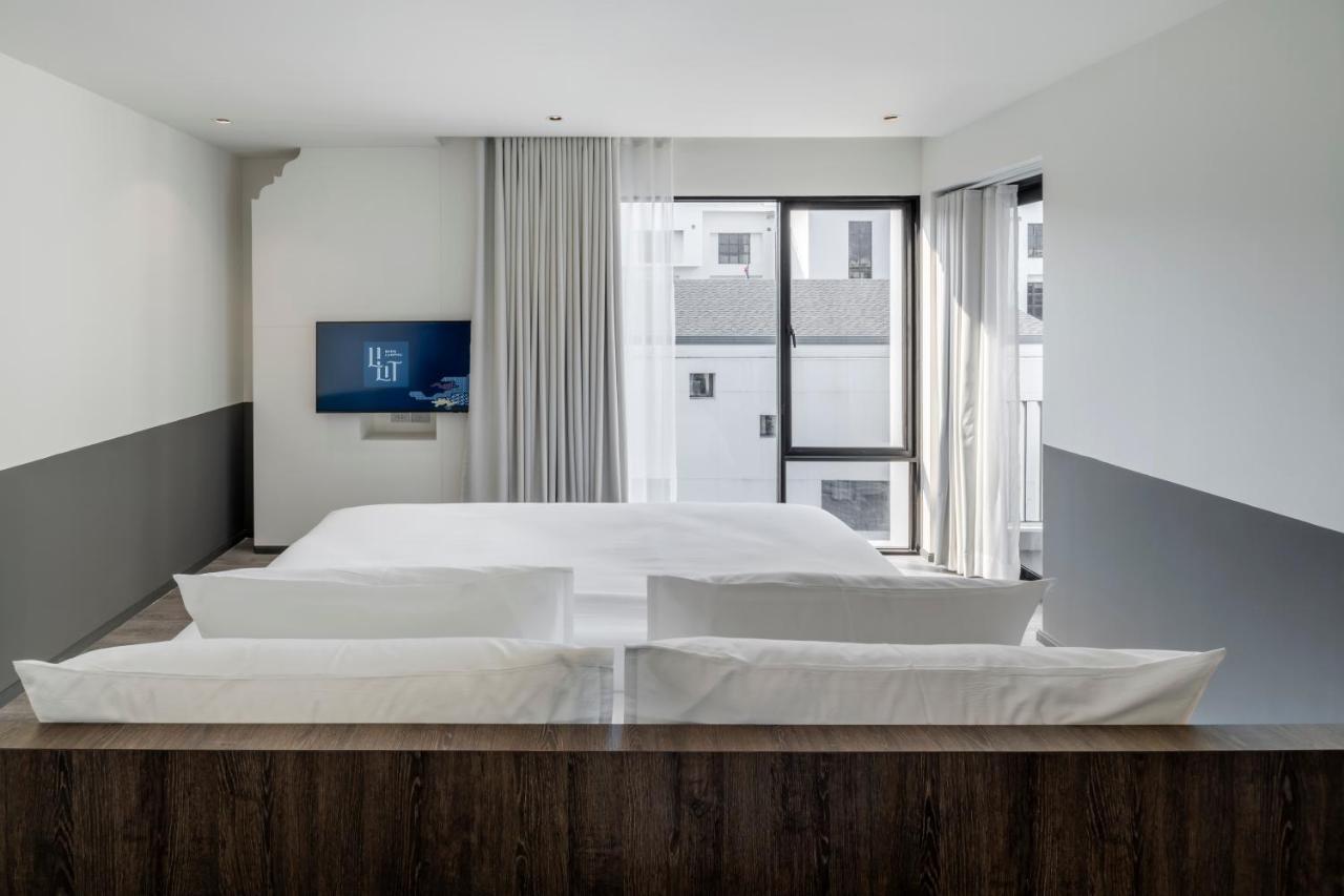 King Suite with Pool View,1480276652:JPEG