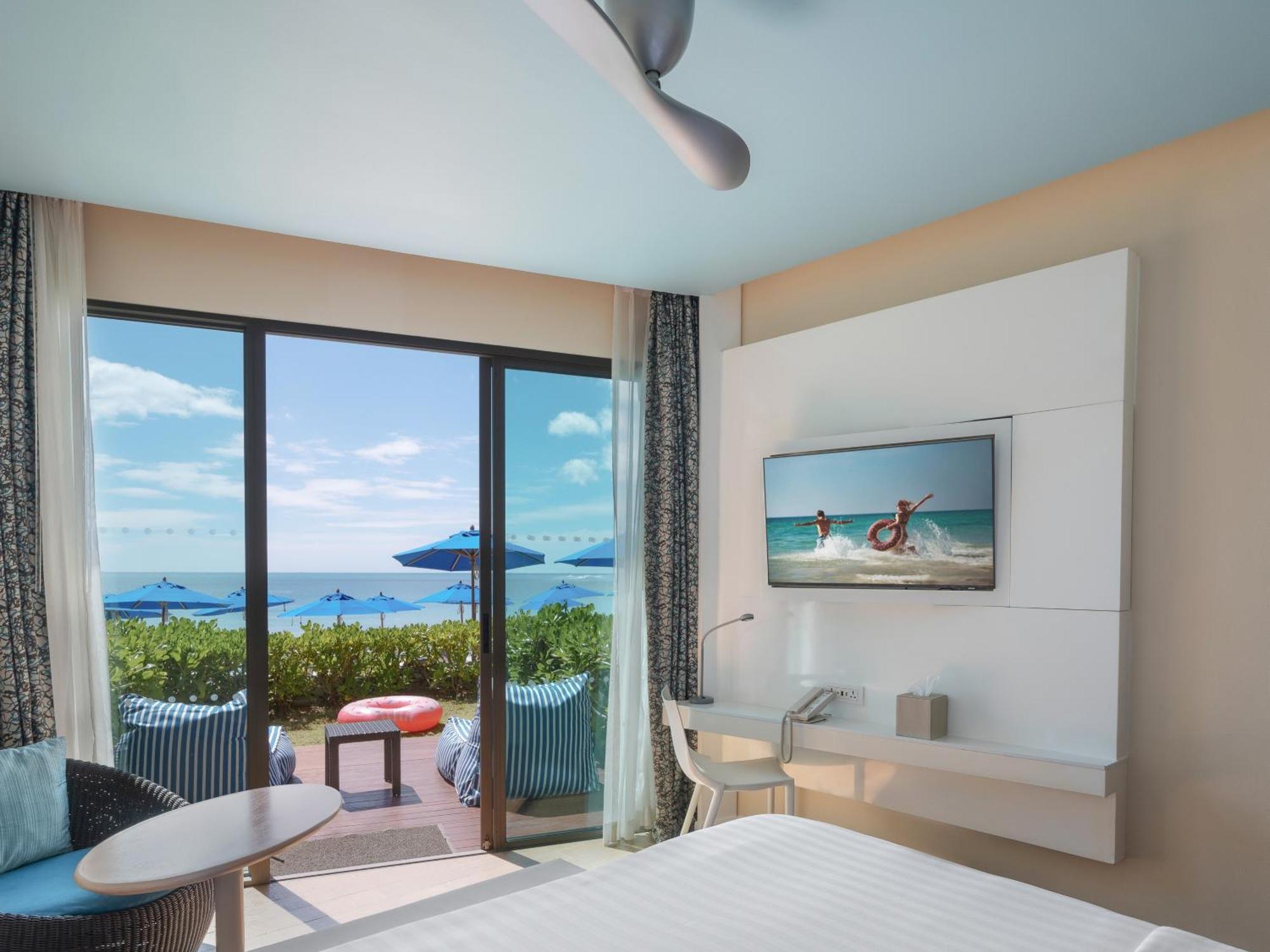 Deluxe  Beachfront Twin