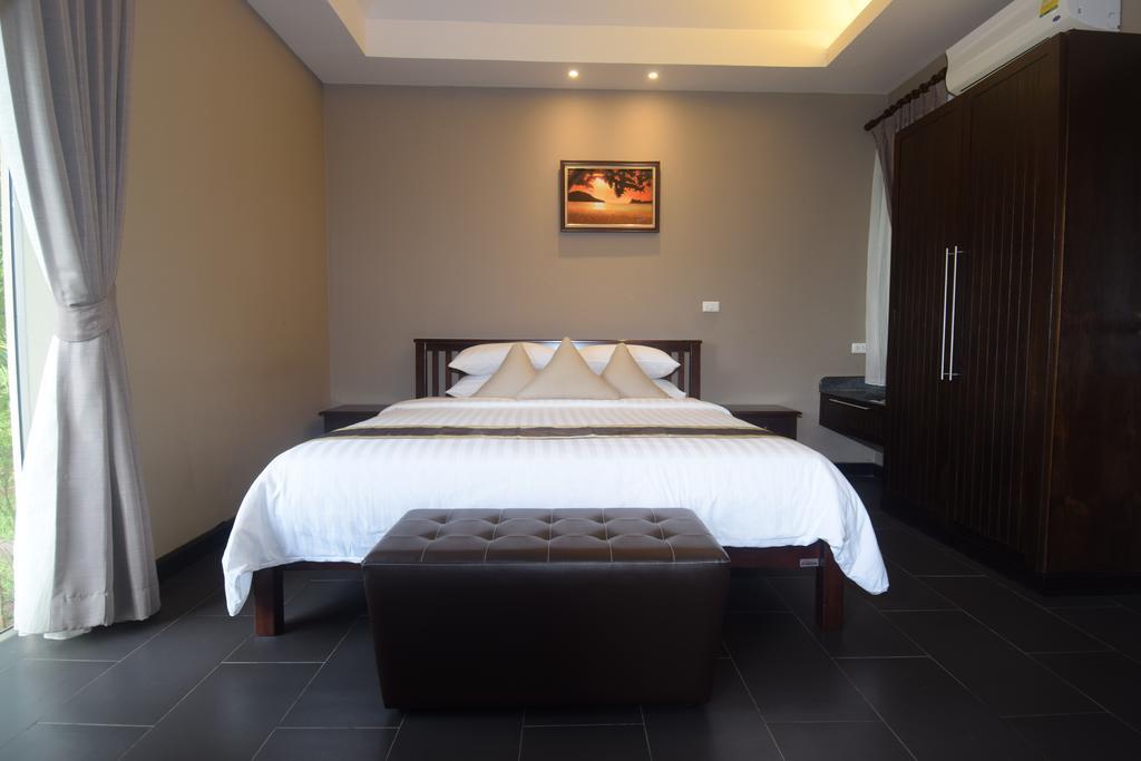 Deluxe Double Room Pool View