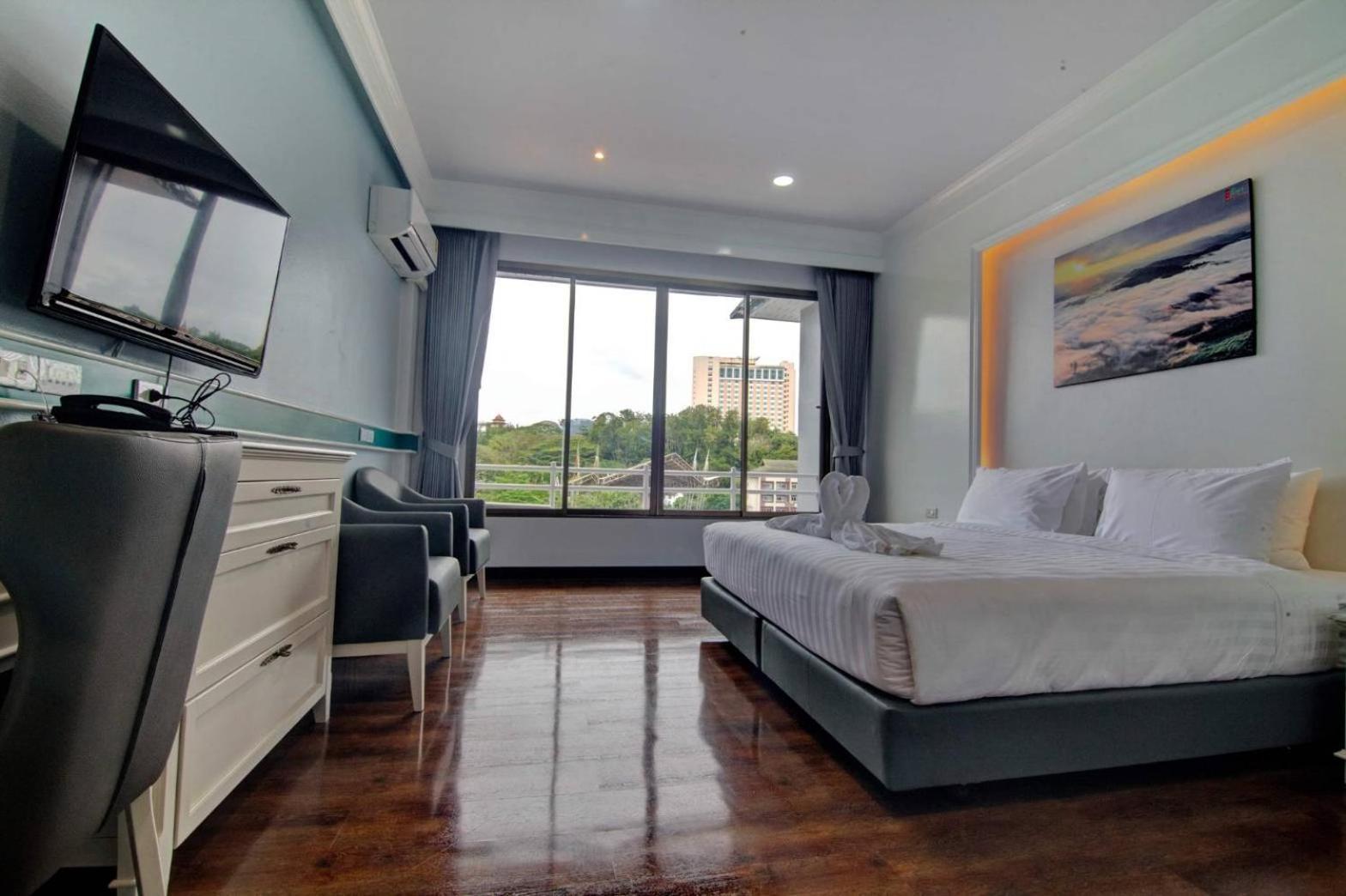 Deluxe King Room