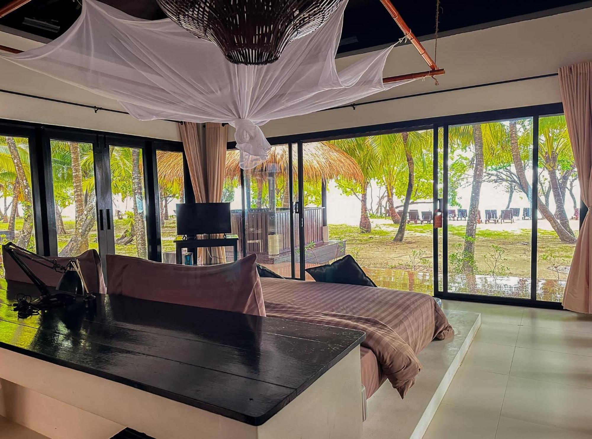 Beach Front Villa Siri