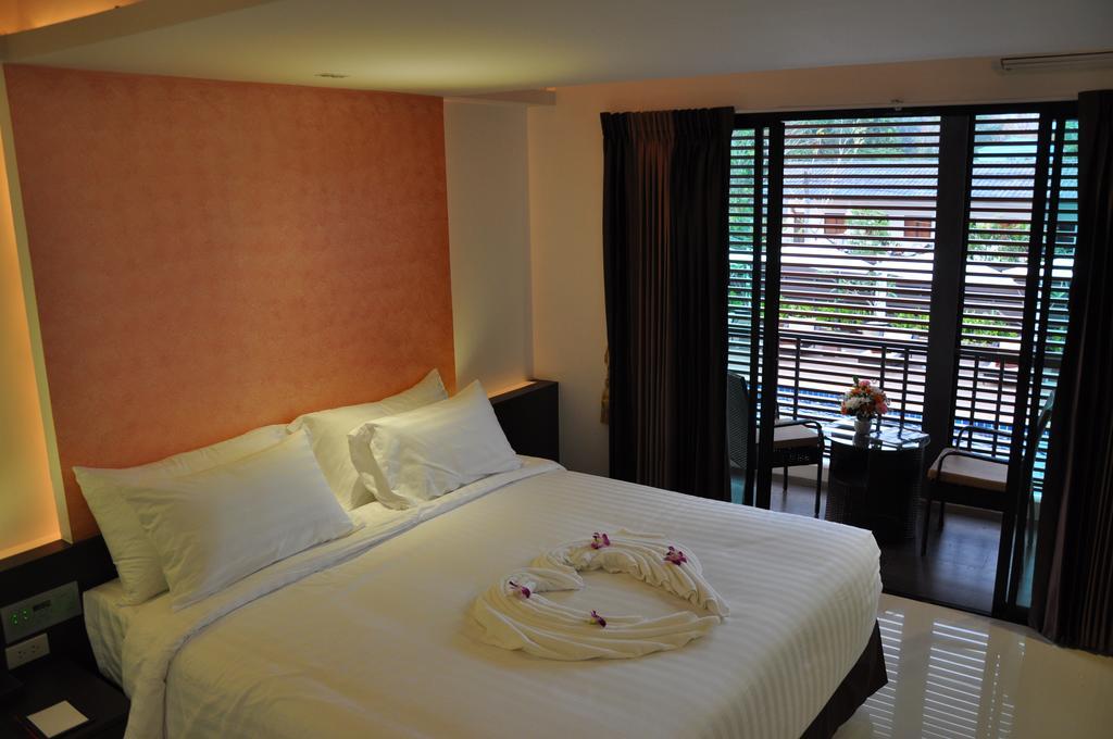 Deluxe Double or Twin Room with Pool View