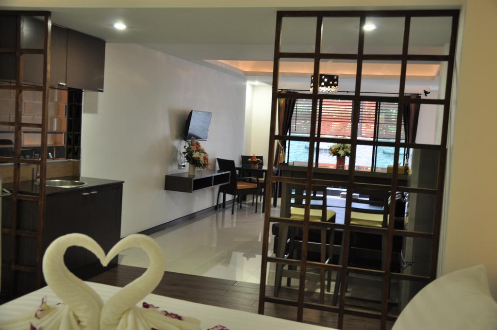Studio Room