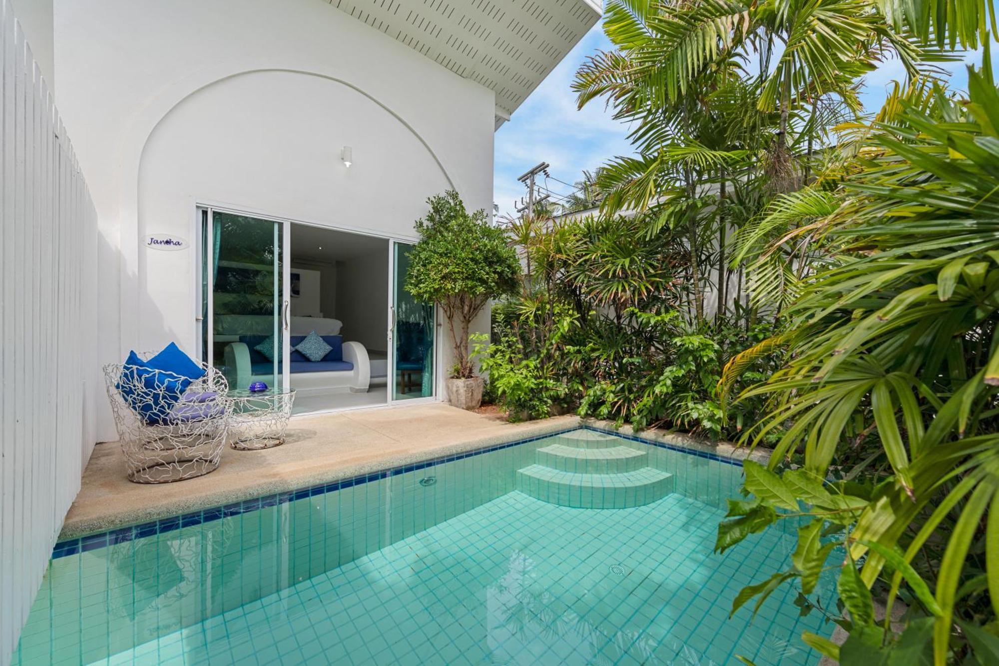 Bungalow with Garden View