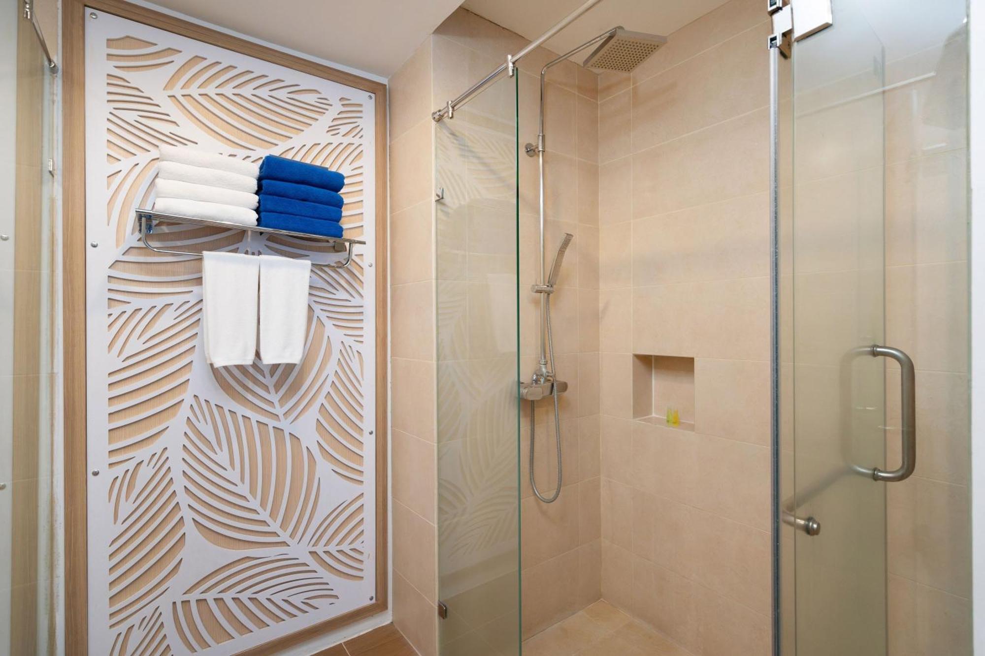 Premier Suite mit Meerblick und Whirlpool