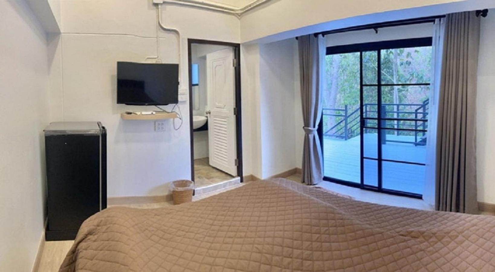 Standard Balcony Room Private Bathroom