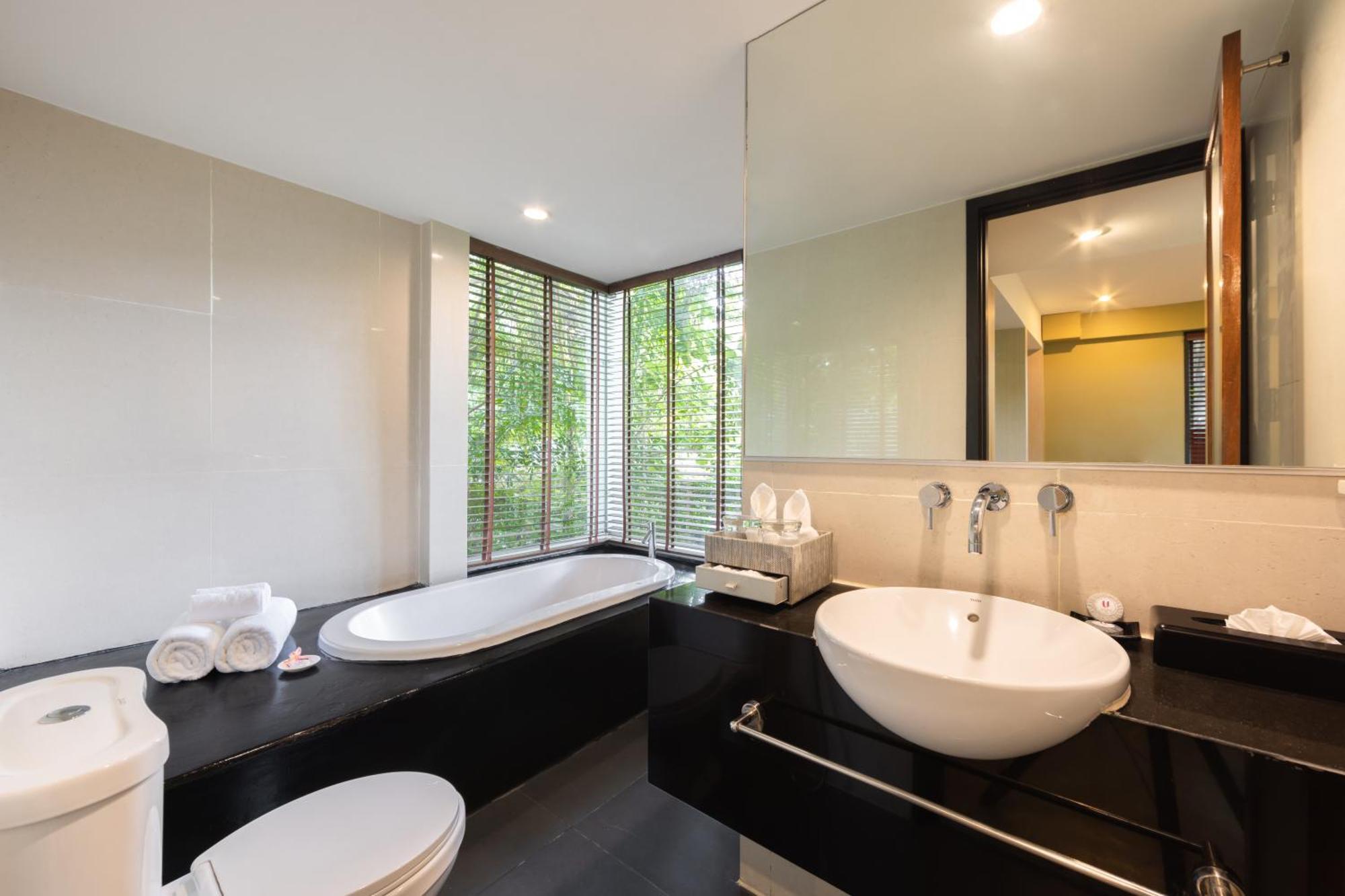 Riverside Suite with Bathtub ( 24 hours Use of Room )
