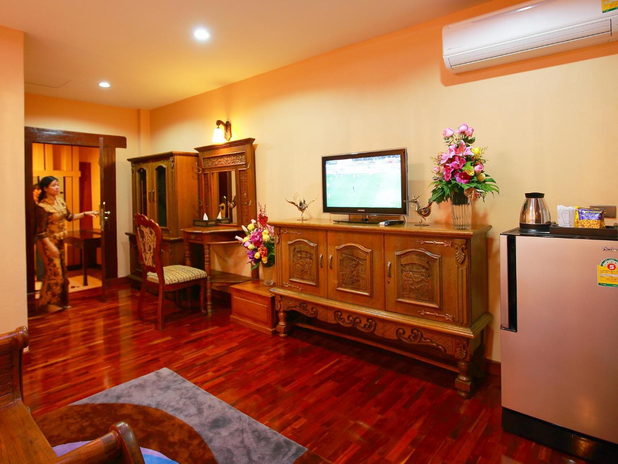 Deluxe King or Twin Room