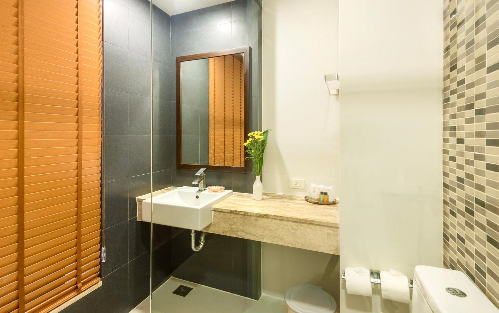 Deluxe Double or Twin Room with Pool Access