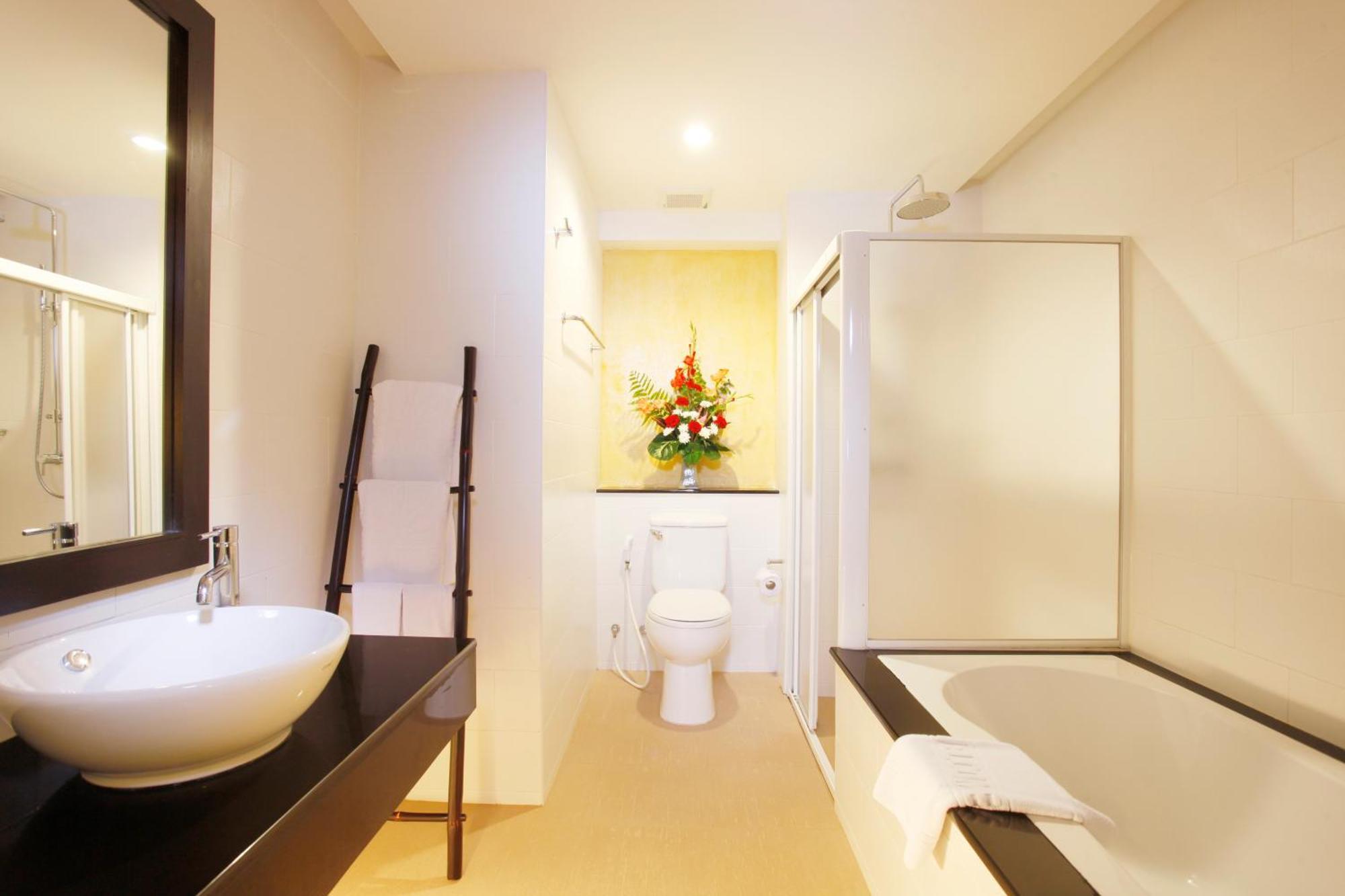 Grand Deluxe Double Room Pool View