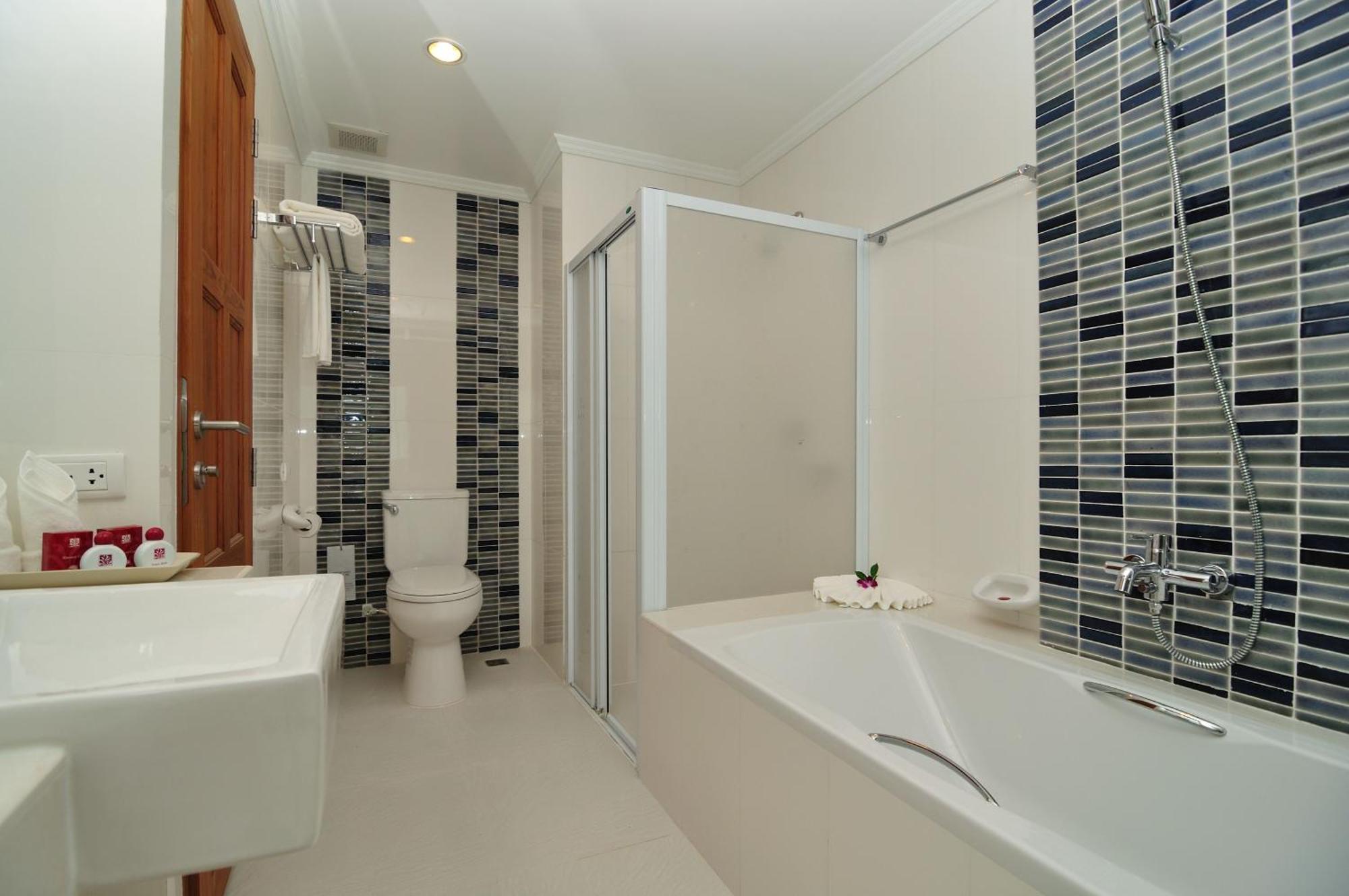 Deluxe Double or Twin Room Pool Access