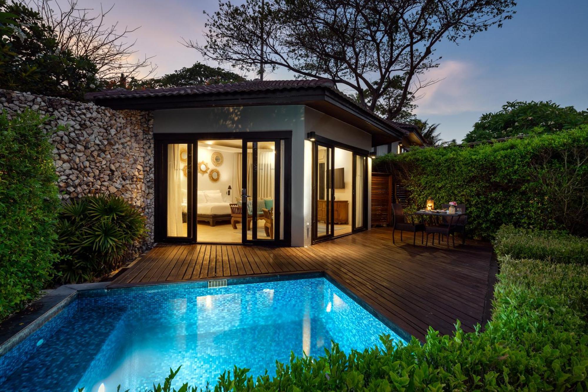 Beachfront Pool Villa
