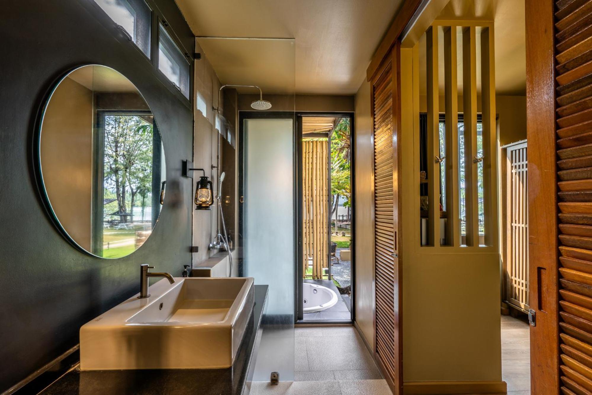 Studio Villa with Ocean View Free Kayak, Paddle Board and Playground