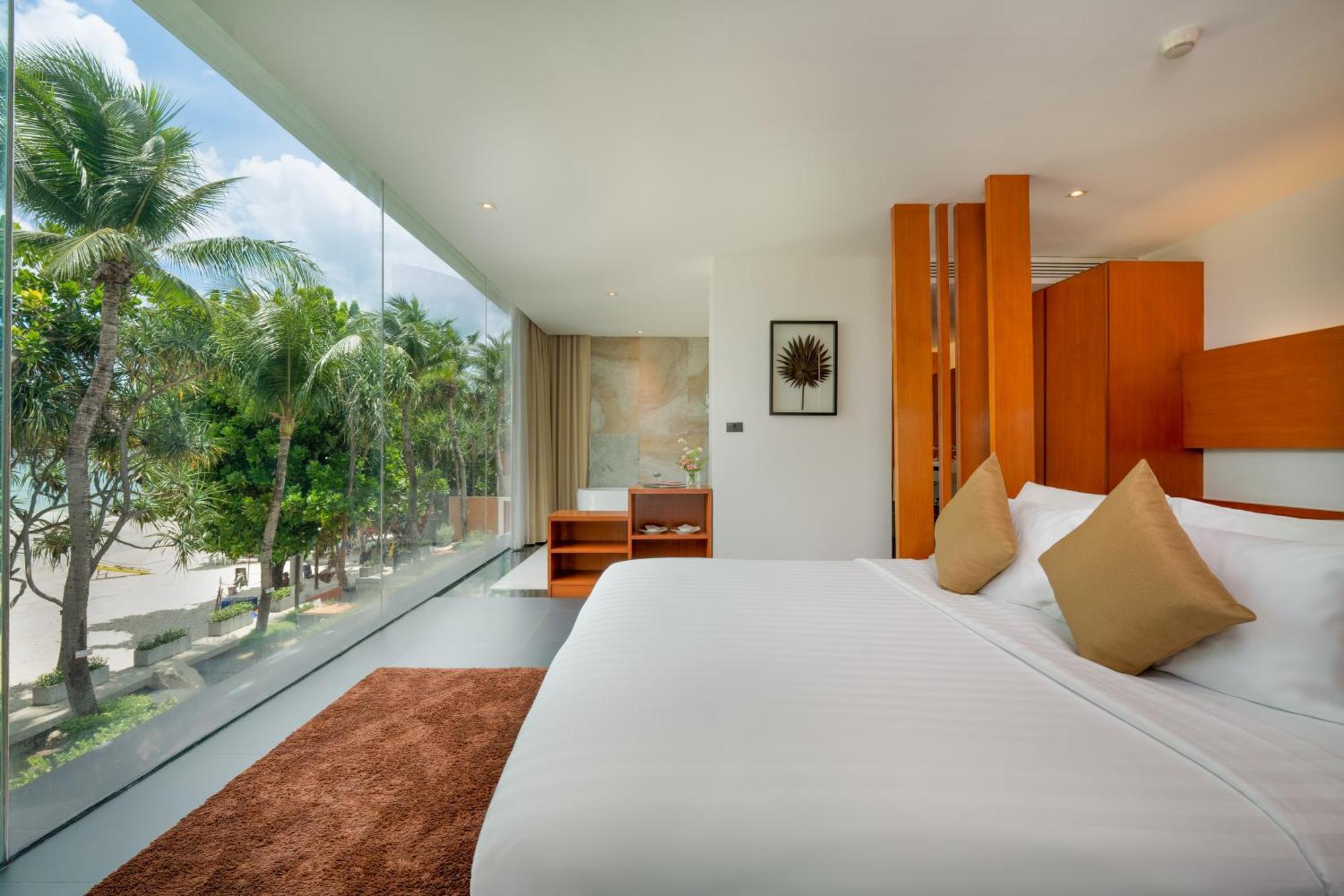 Suite Sea View Daily Complimentary Minibar