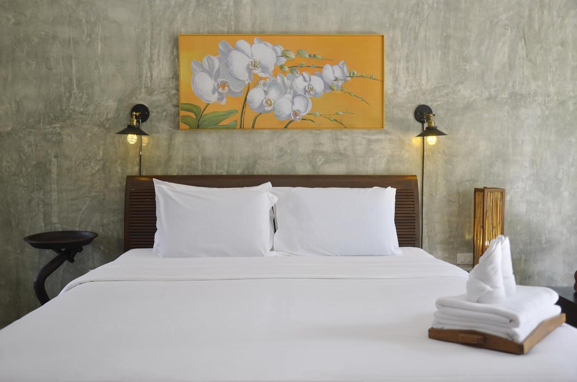 King Room Pool View or Garden View