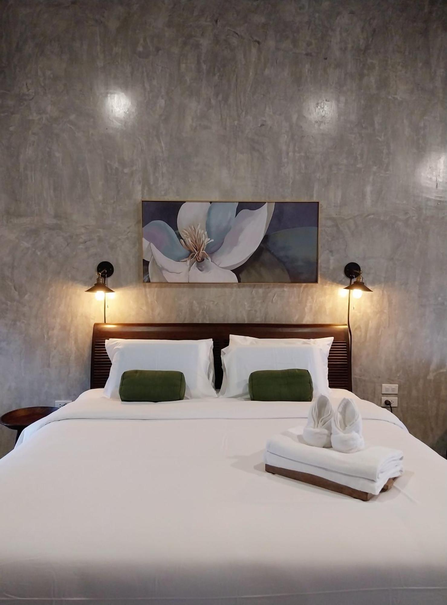 King Room Pool View or Garden View