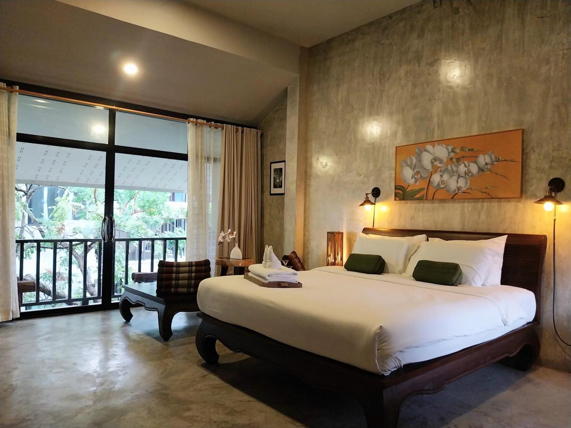 King Room Pool View or Garden View