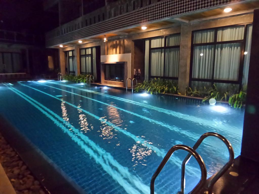 Deluxe Double Room Pool Access,719140504:JPEG