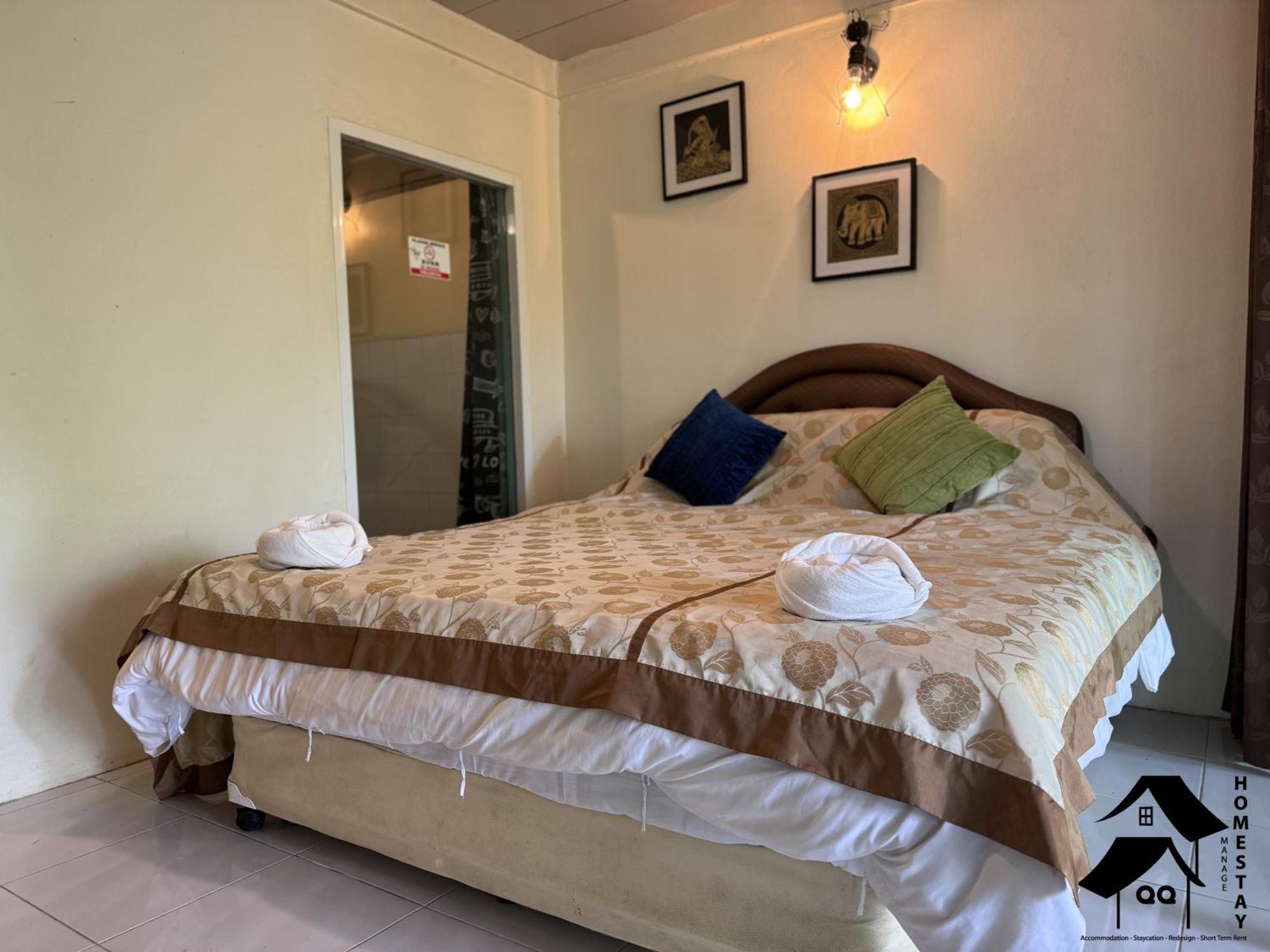 Deluxe Queen Room