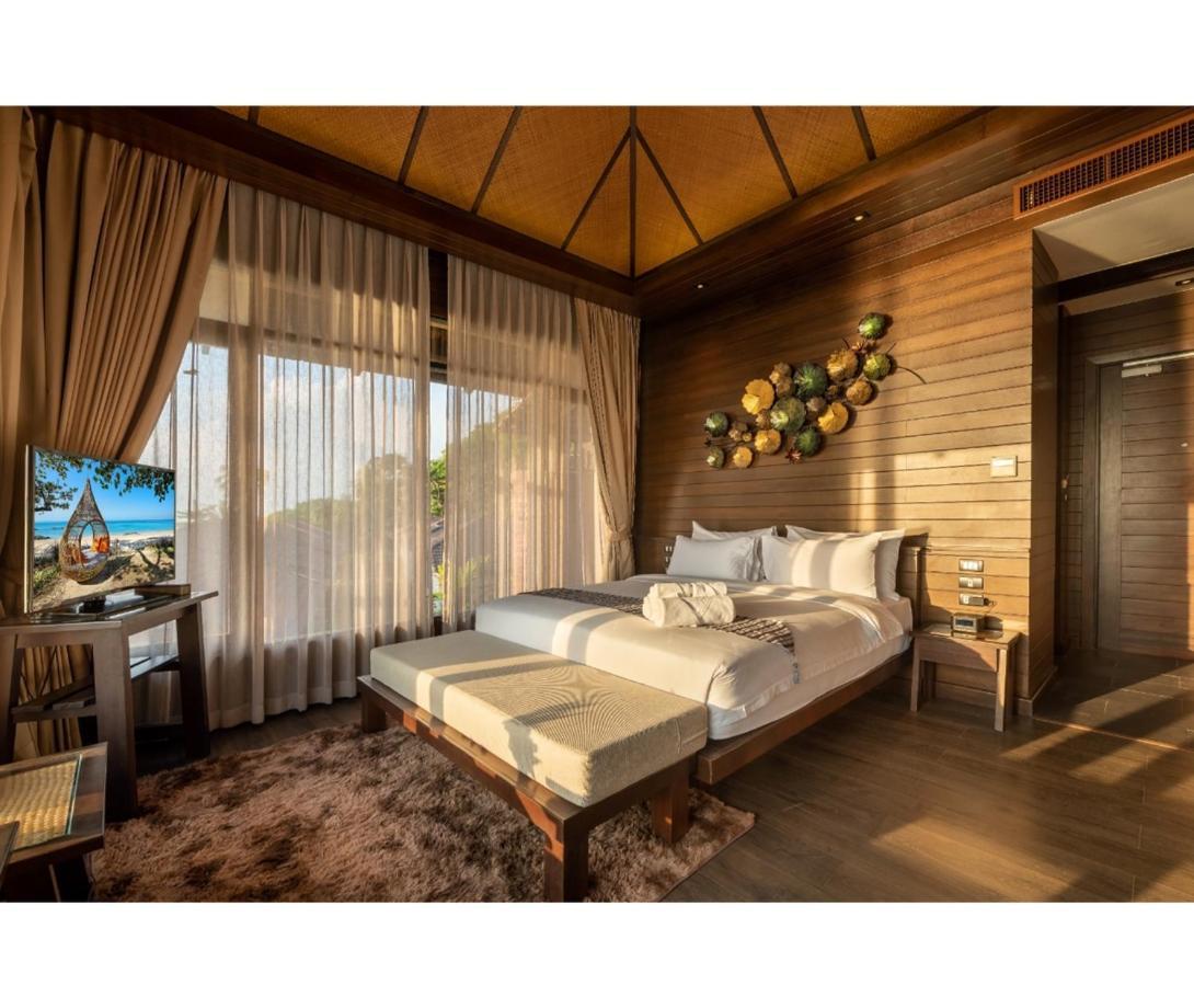 Villa Dúplex de 2 dormitorios con jacuzzi, piscina y salón frente al mar