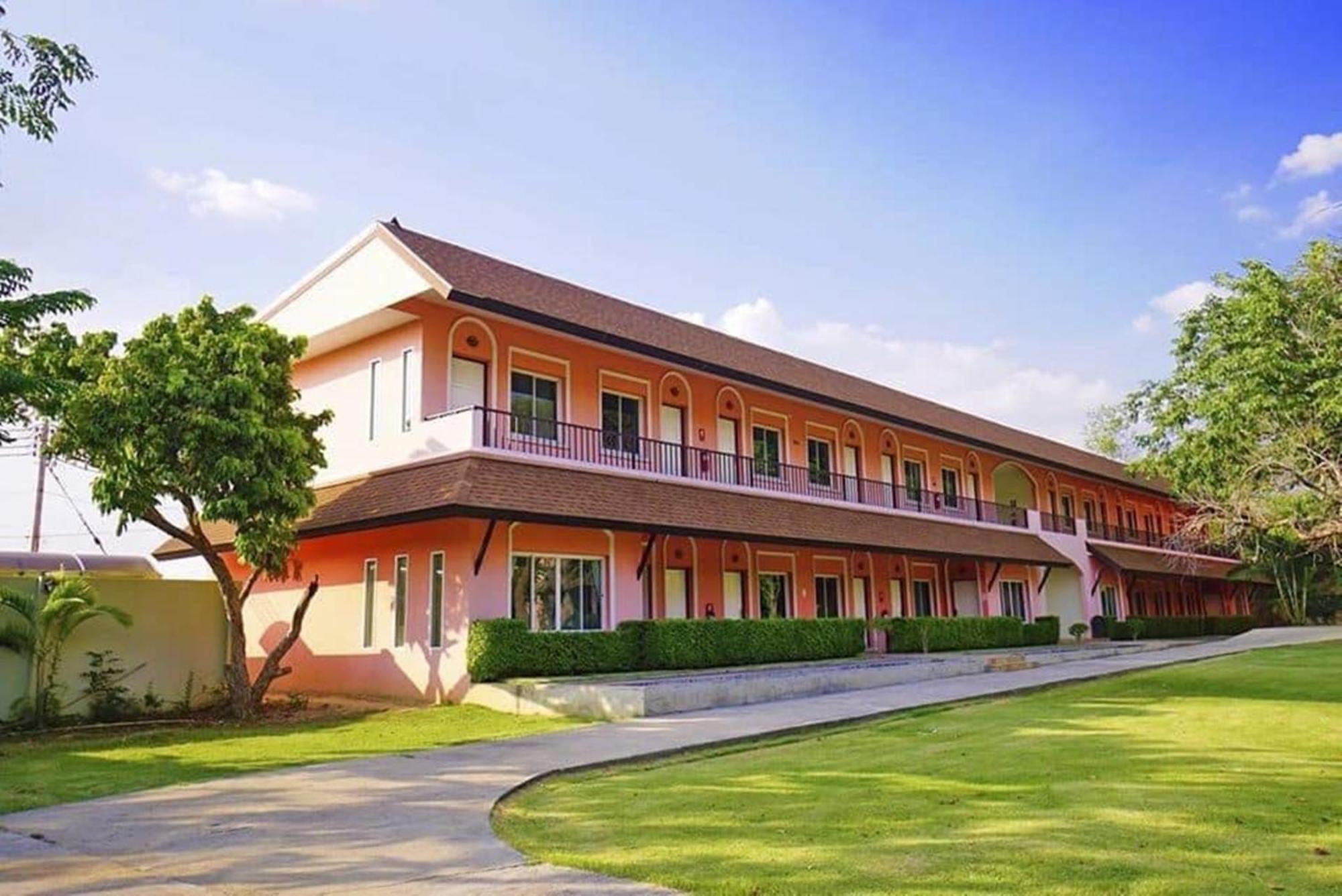 Deluxe Studio