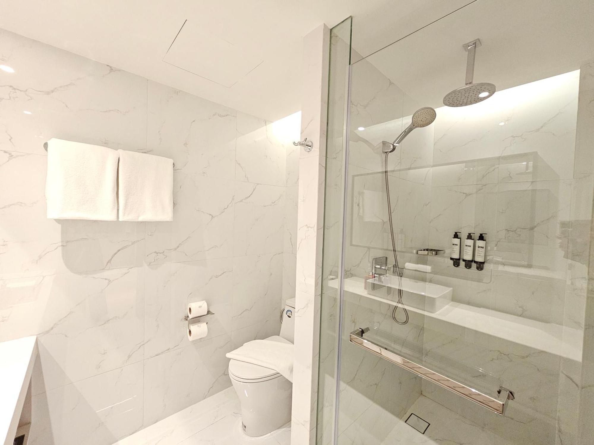 Standard King Room No Window,1616944596:JPEG