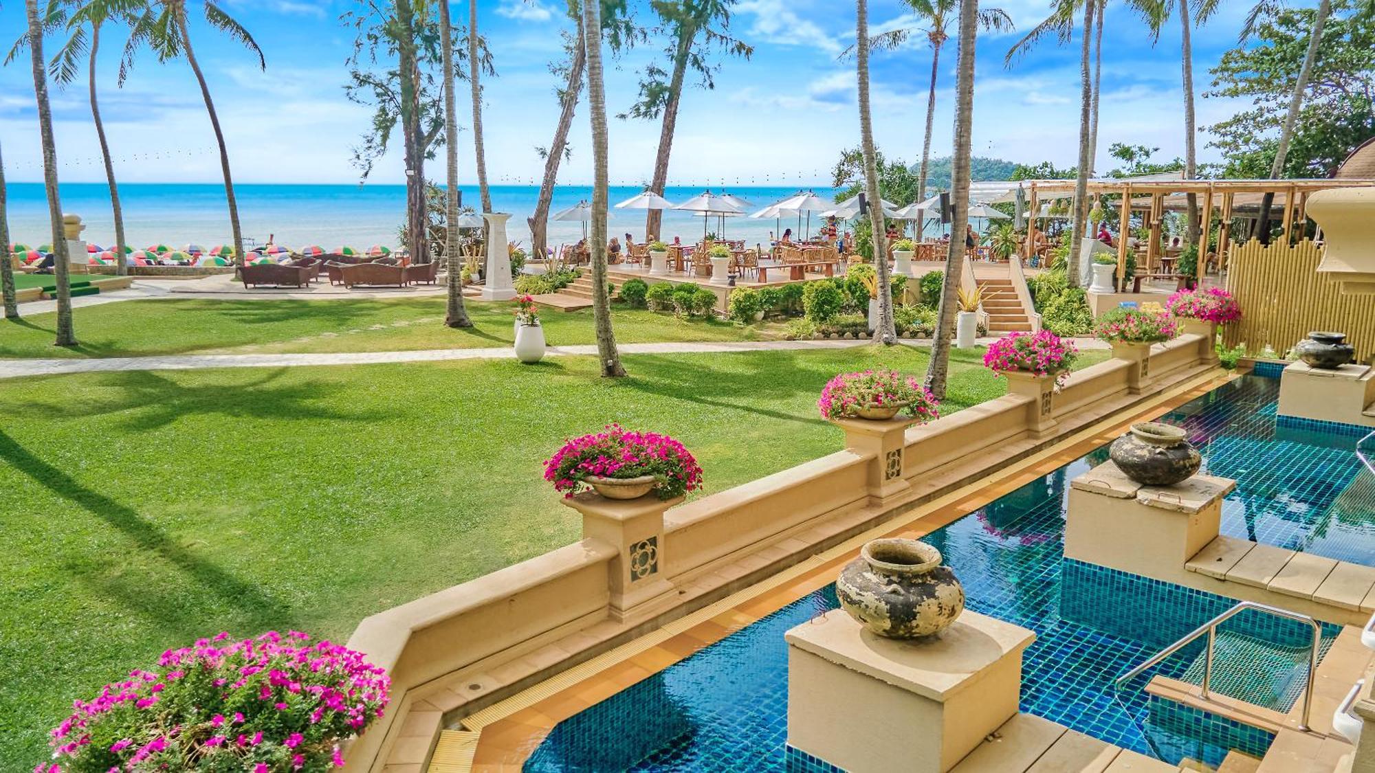 Deluxe Pool Access