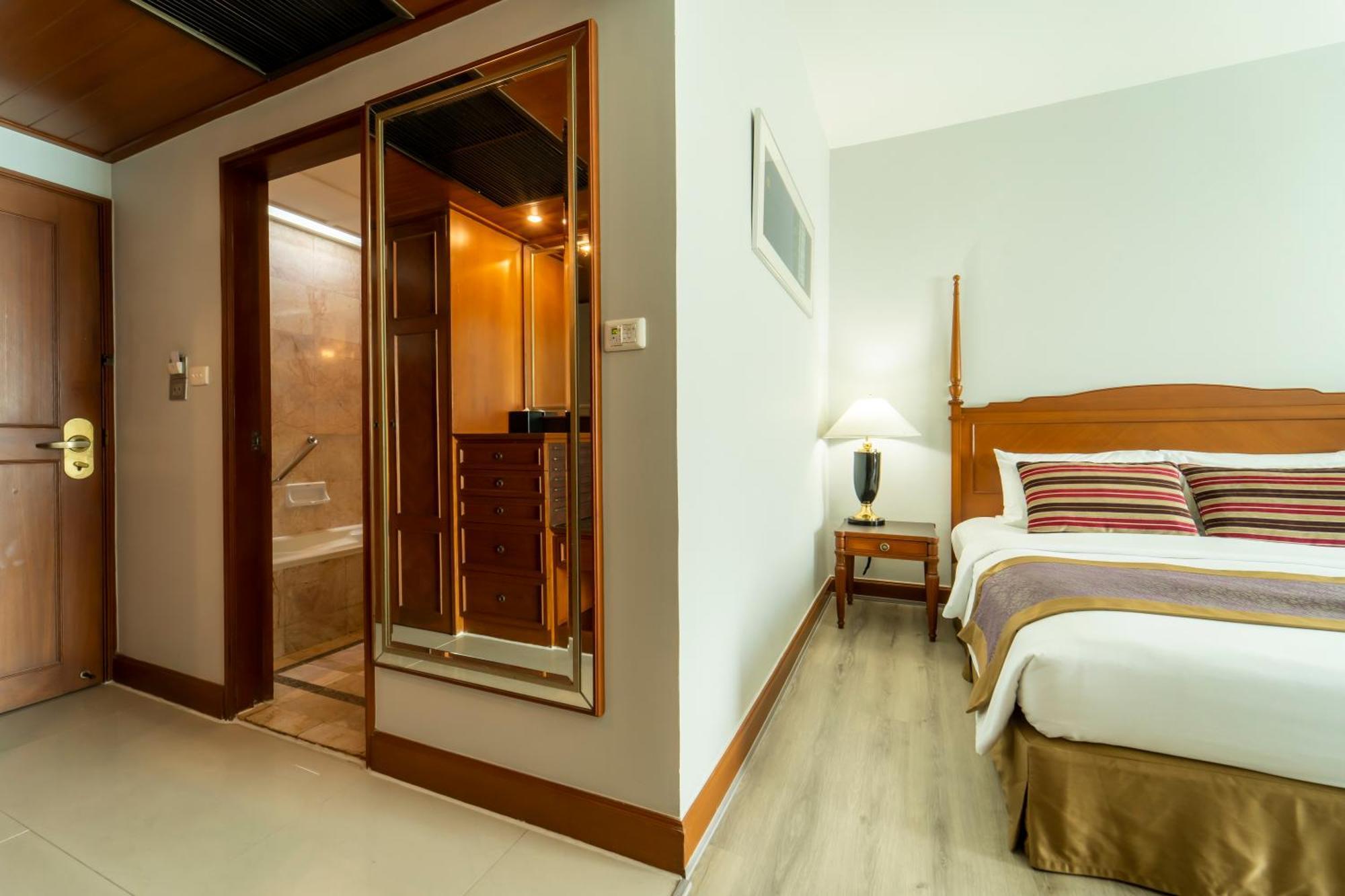 Deluxe Double or Twin Room