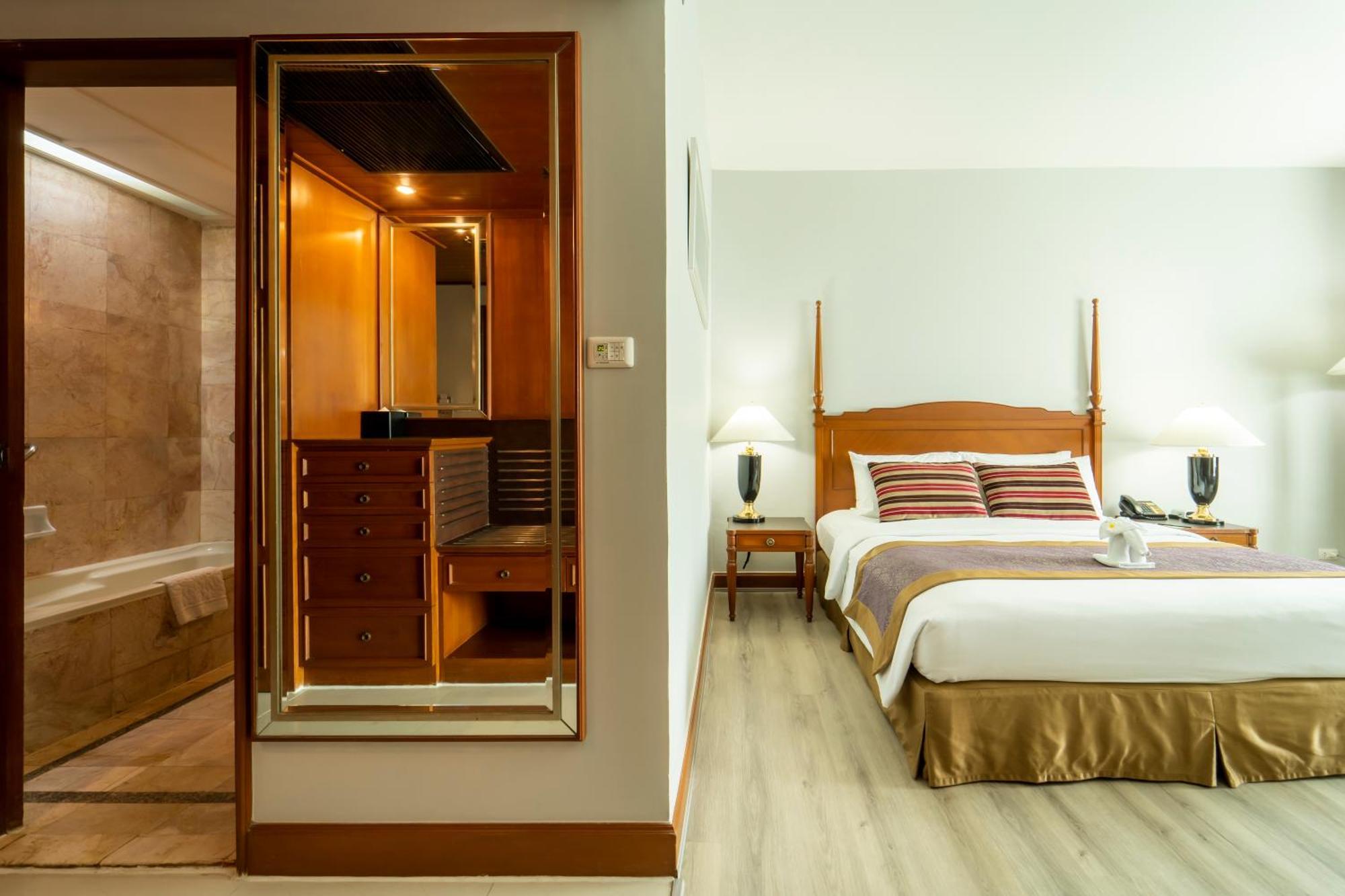 Deluxe Double or Twin Room