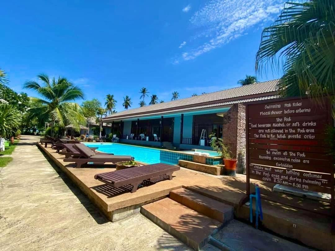 Deluxe Double Room Pool View