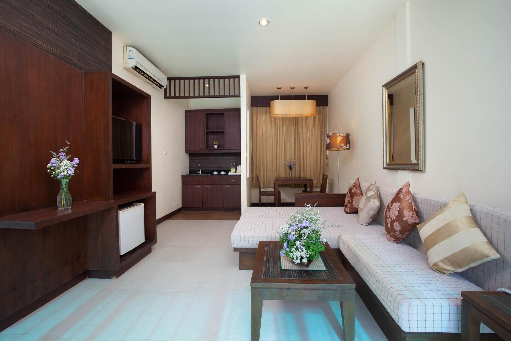 Courtyard Suite