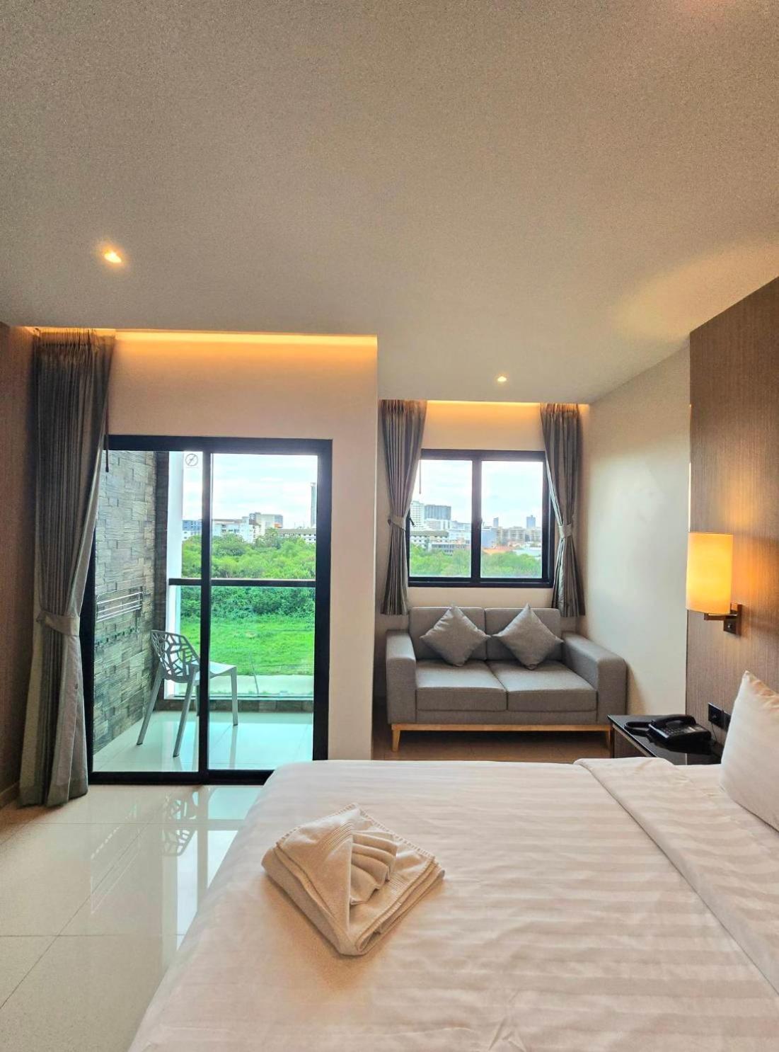 Grand Family Suite with Balcony