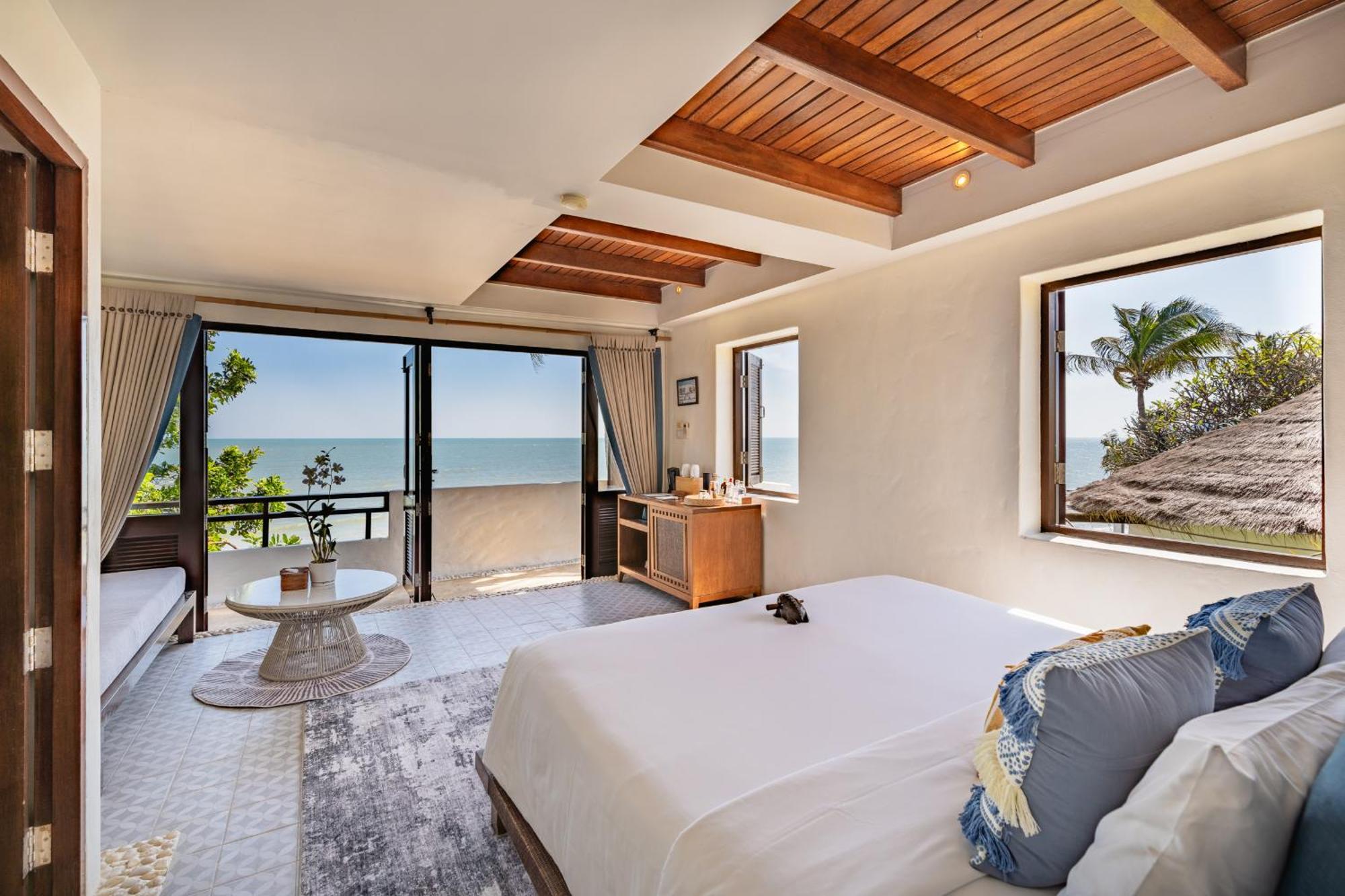 Beachfront Rooftop Suite