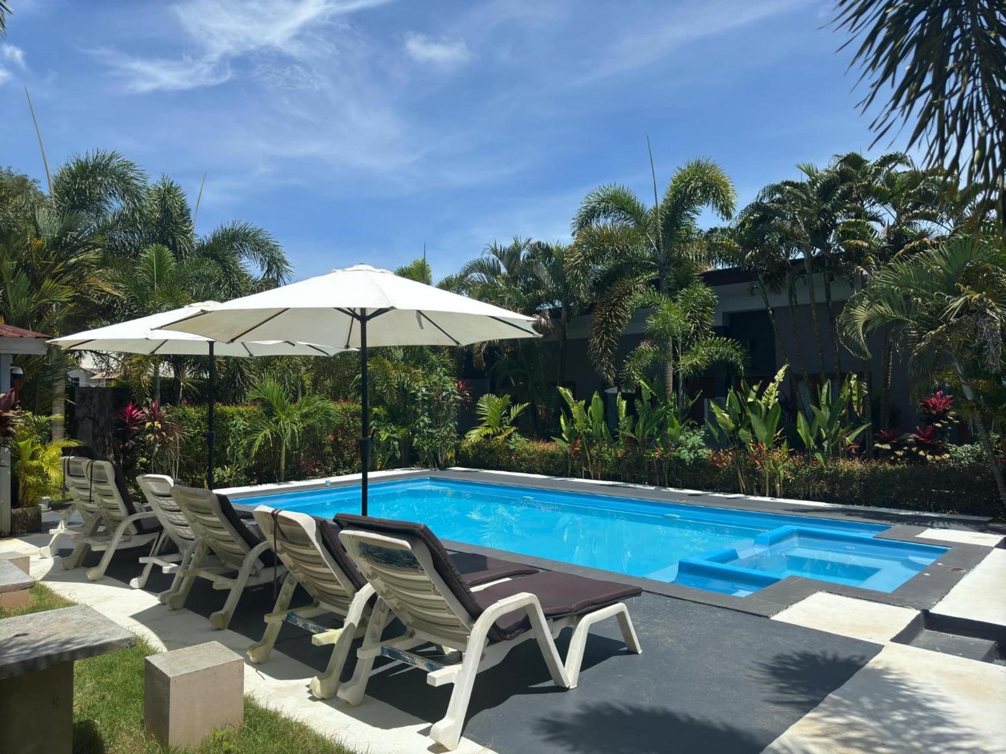 Superiro Pool View