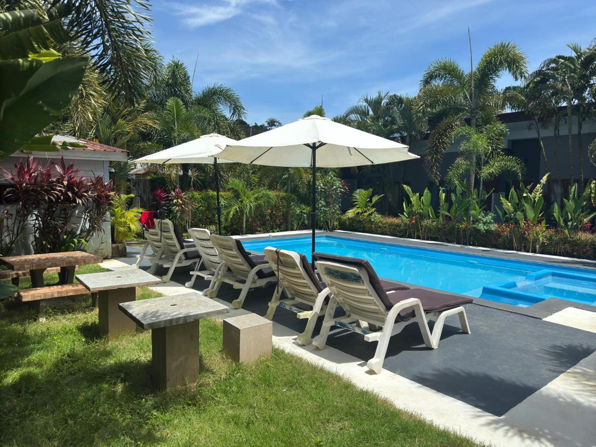Superiro Pool View