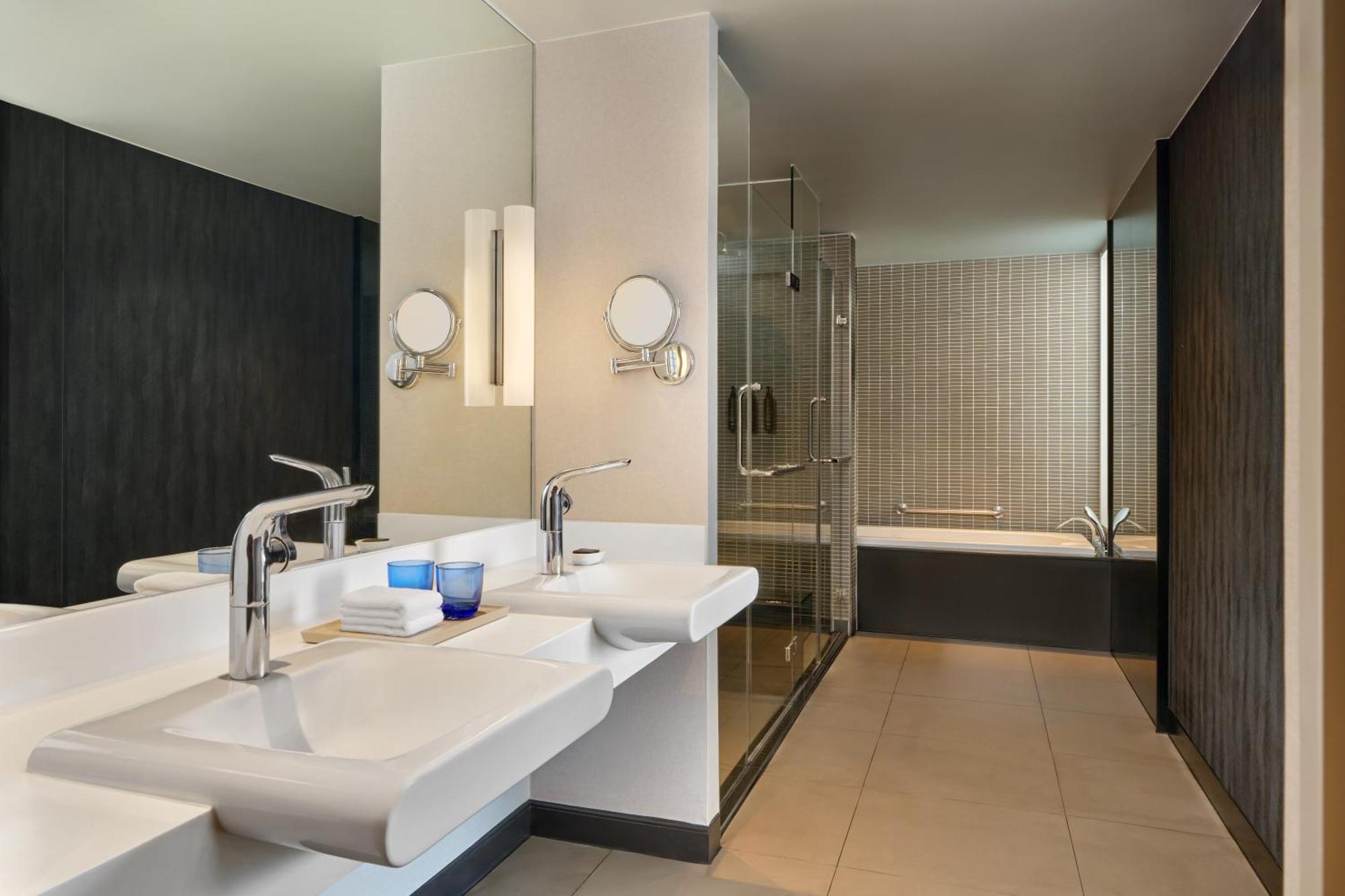 Stylish Suite Junior King Suite City View
