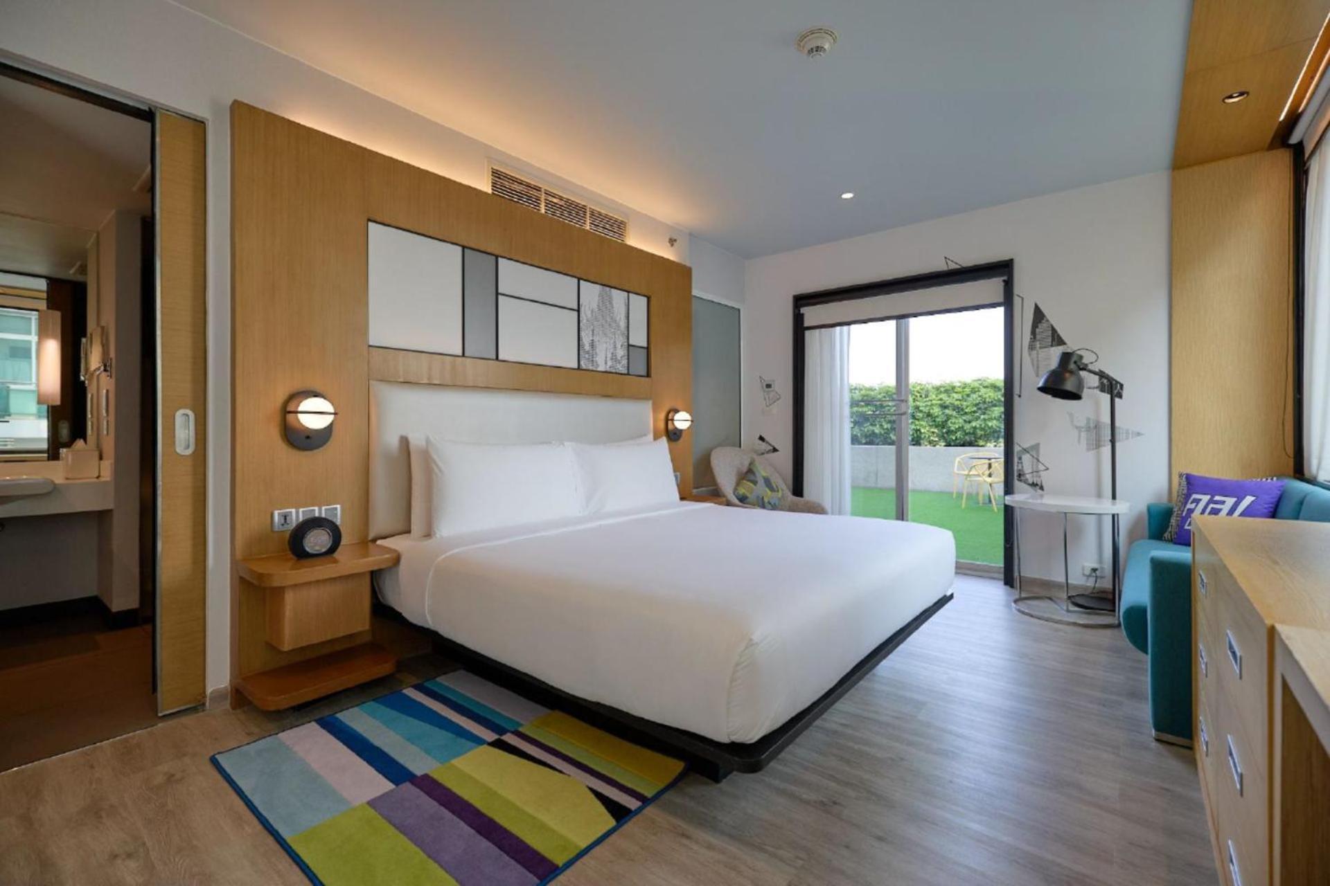 One-Bedroom Savvy King Suite City View High Floor