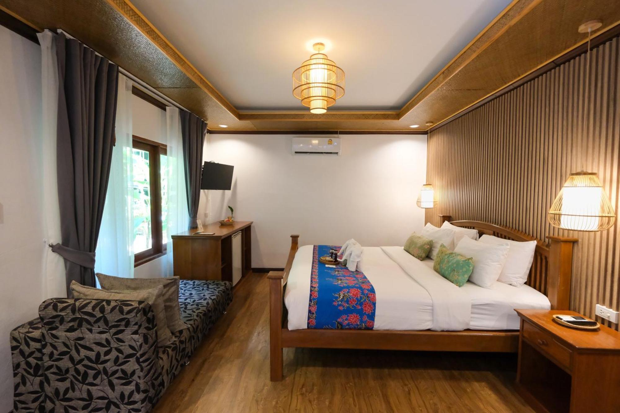 Jacuzzi Cottage-Free beach Shuttle