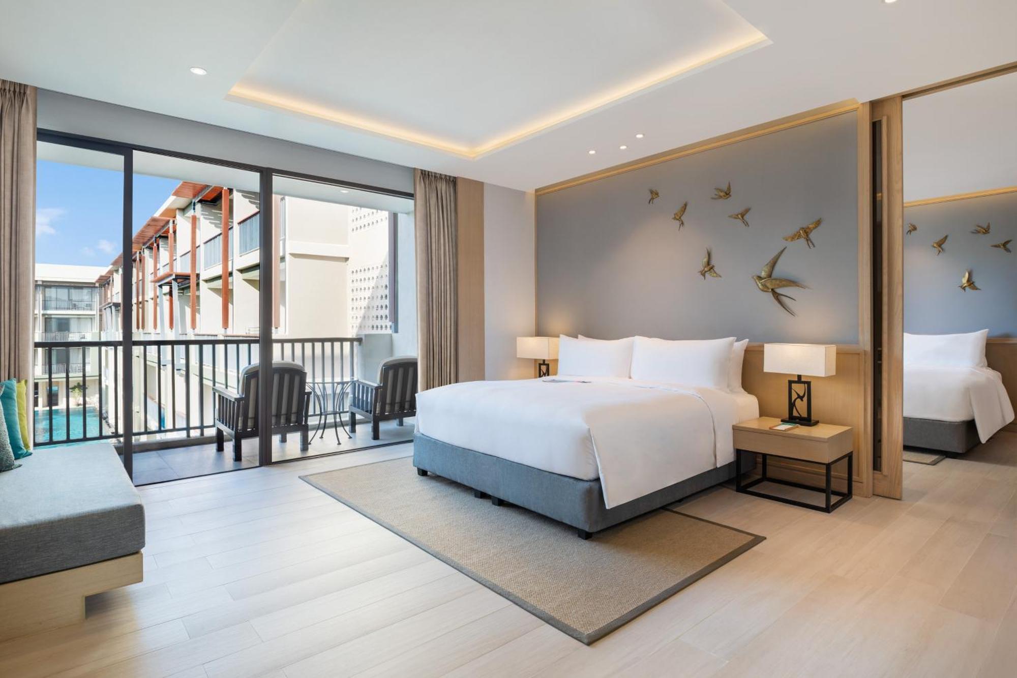 Two-Bedroom Family Room with One King Bed and Two Twin Beds with Pool View,1643188603:JPEG