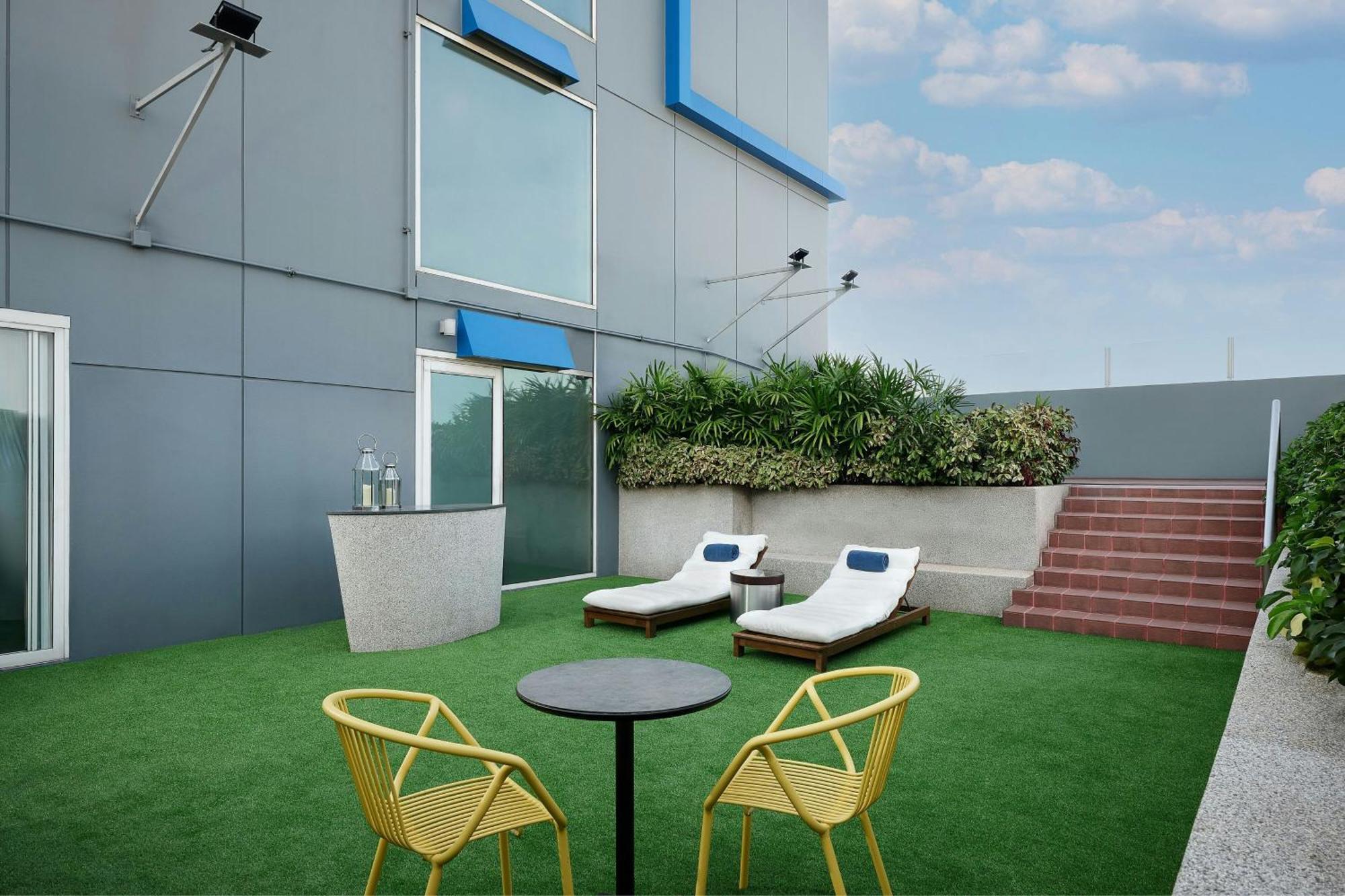 One-Bedroom Savvy King Suite City View High Floor