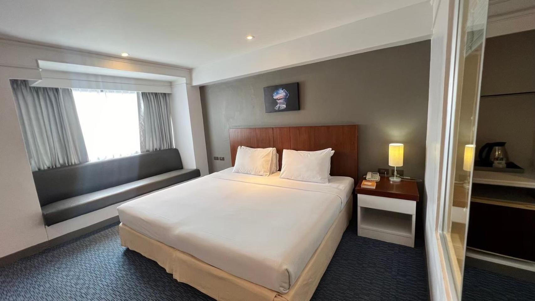 Deluxe Double or Twin Room