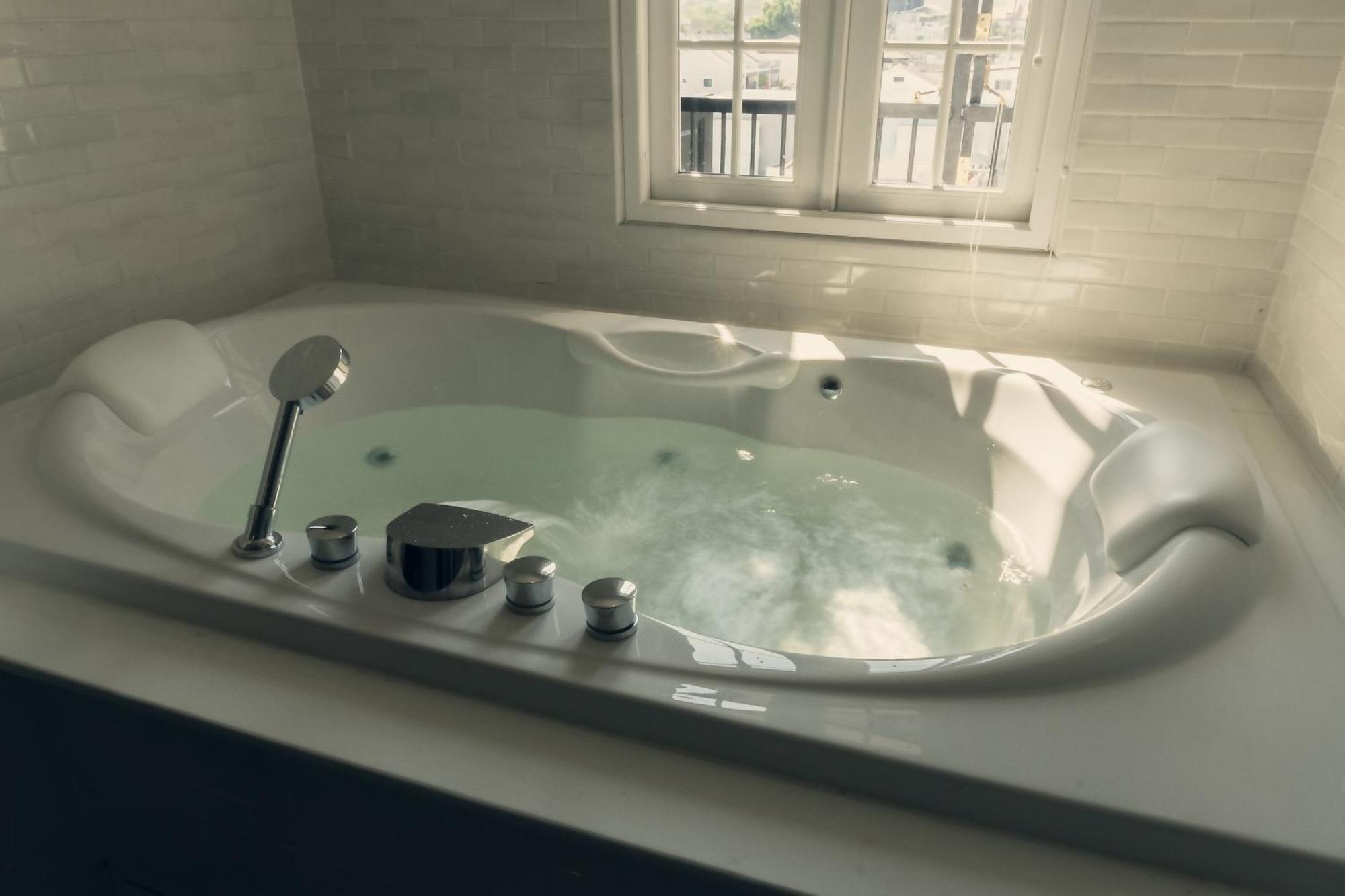 Honeymoon Suite