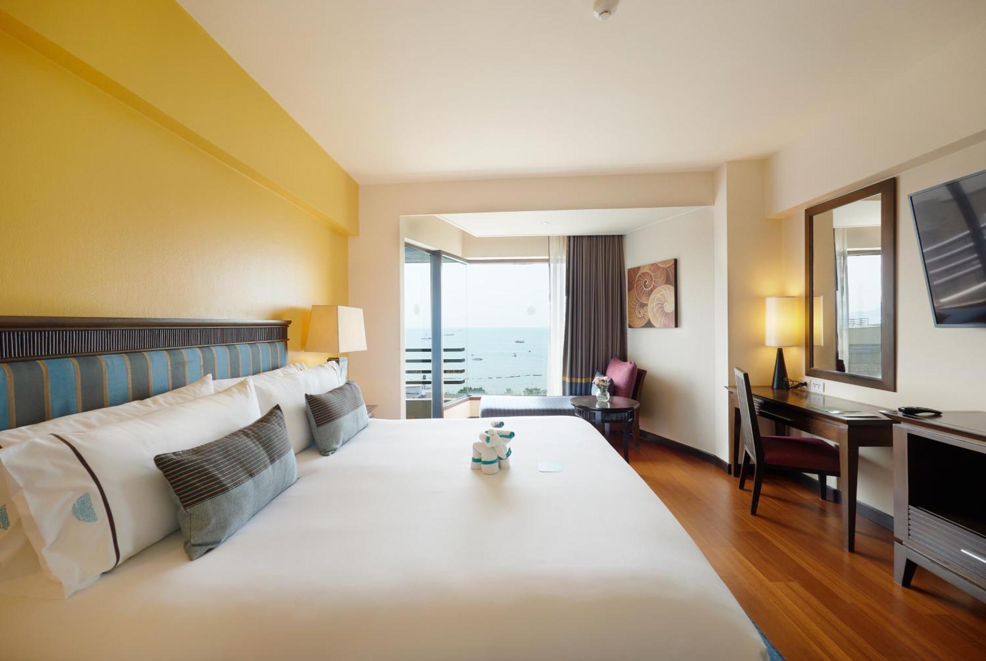 Deluxe Sea View High Floor King Bed
