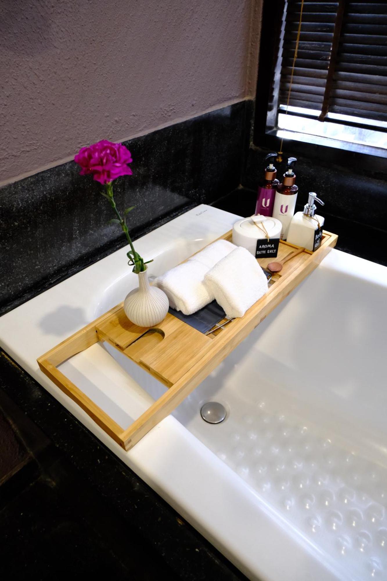 Deluxe Triple Bathtub 24 Hours of Room,1676738639:JPEG