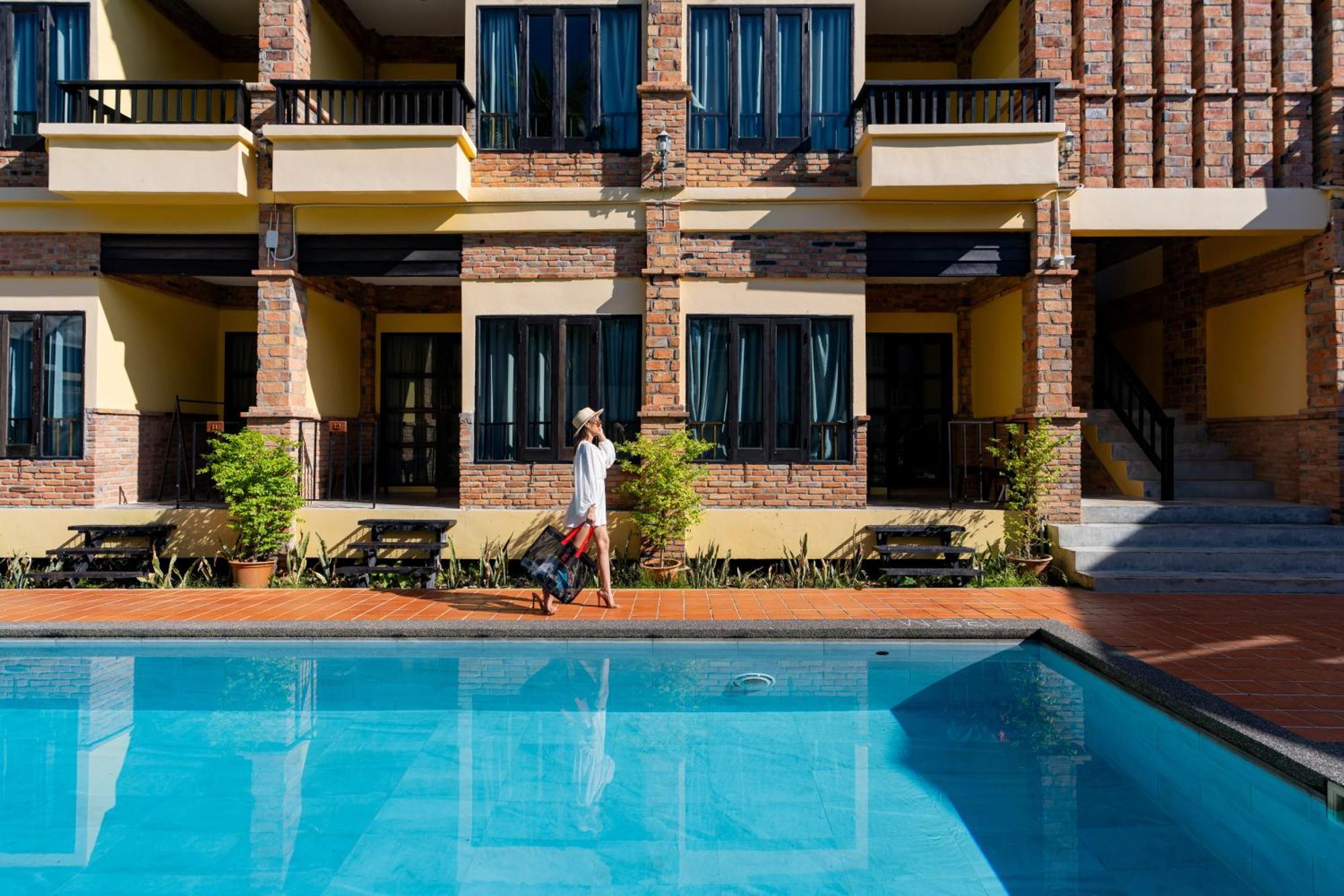 Double Room Pool View
