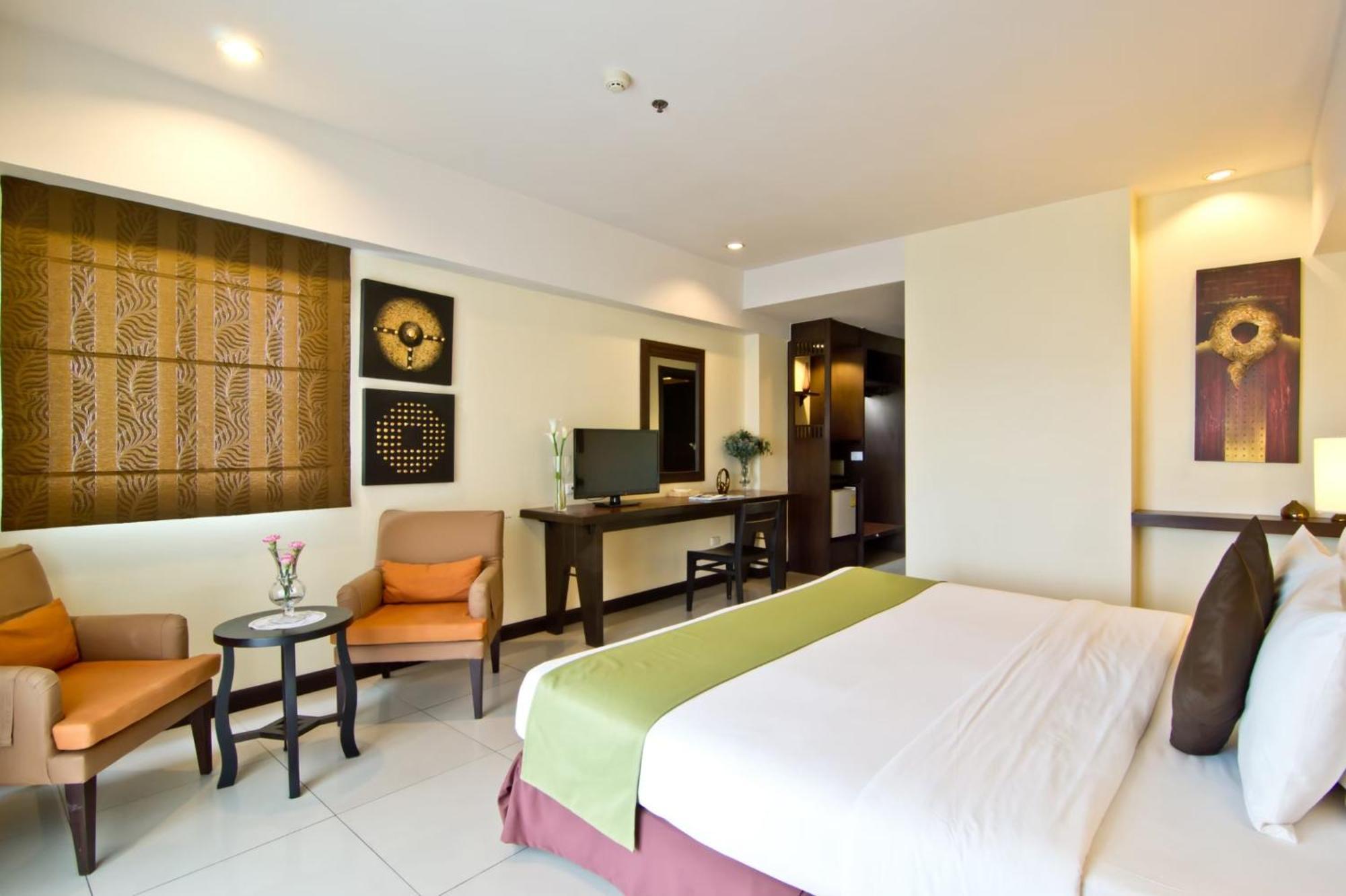 Deluxe Double or Twin Room City View