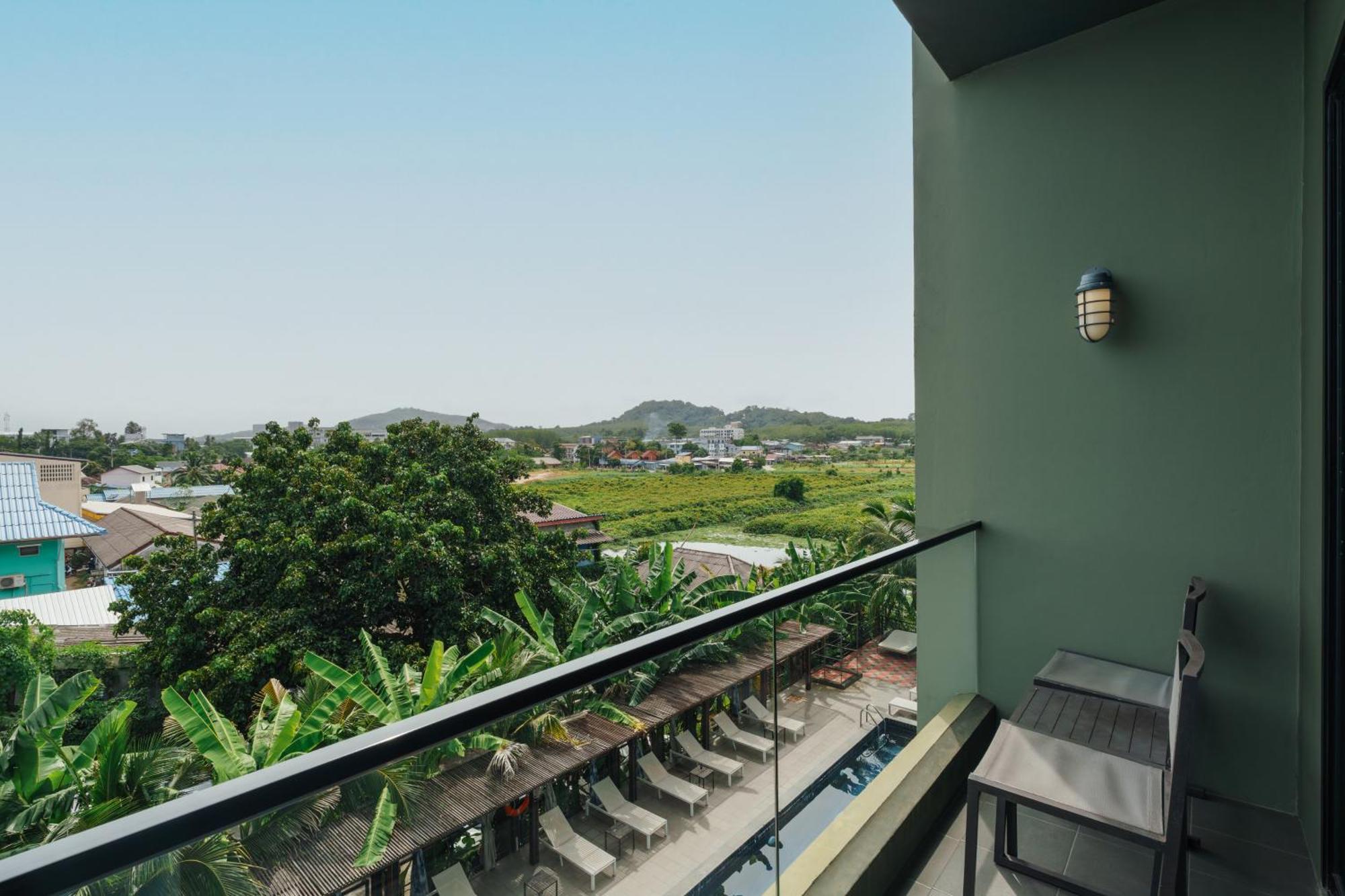 Deluxe Room with Pool View